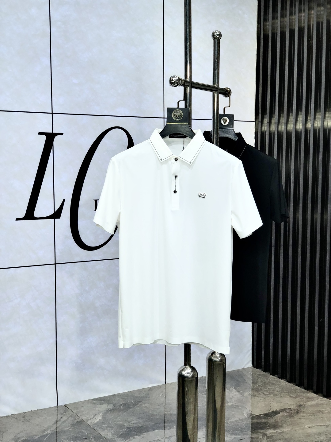 NO:447273,.D&G.2025 spring and summer ssHK counters are equipped with the same style as the new short-sleeved lapel Polo custom mercerated fabric. The brand letter craftsmanship on the chest shapes the logo to highlight the brand luxury 1f must-have items for high-end people, those who know the goods come and compare the counter. The number of code M-3xL m wears 175/130 catties, Dolce&Gabbana, T-shirt, alexander wang19860909.D&G.2025春夏ssHK专柜同款同步上新短袖翻领Polo定制丝光面料 胸前品牌字母工艺构成标志彰显品牌奢华 1f高端人士必备单品,懂货的来欢迎对比专柜 码数M-3xL m穿175/130斤,,Dolce&Gabbana,T-shirt,alexander wang,Men's clothing