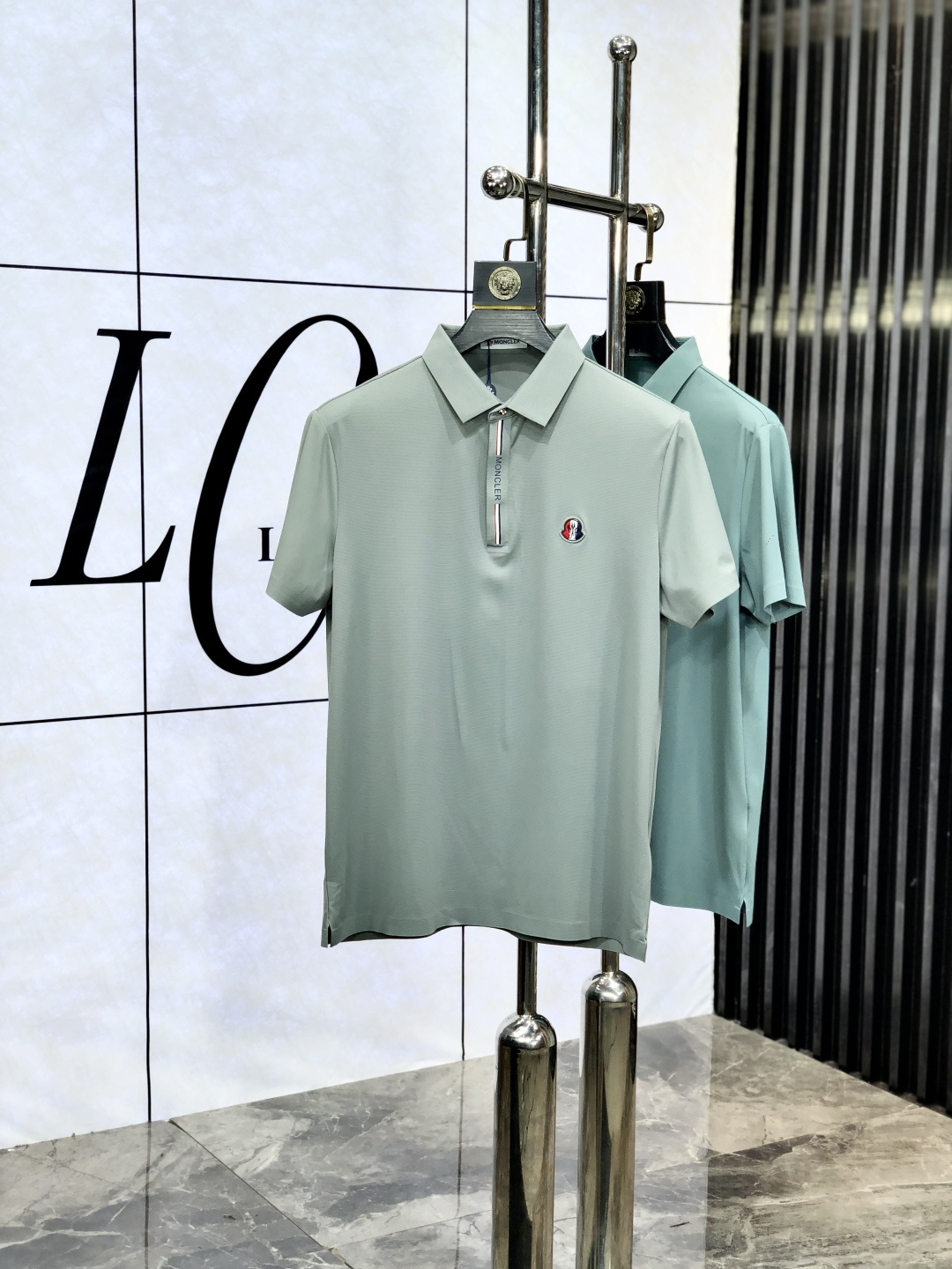 NO:447285,.The silhouette. The same style of the 2025 spring and summer ssHK counter is simultaneously on the new short-sleeved lapel Polo custom mercerated fabric. The brand letter craftsmanship on the chest shapes the logo to highlight the brand luxury. 1f must-have items for high-end people. Those who know the goods come and compare the counter. The number of code M-3xL m is worn 175/130 catties, Moncler, T-shirt, alexander wang19860909.蒙口.2025春夏ssHK专柜同款同步上新短袖翻领Polo定制丝光面料 胸前品牌字母工艺构成标志彰显品牌奢华 1f高端人士必备单品,懂货的来欢迎对比专柜 码数M-3xL m穿175/130斤,,Moncler,T-shirt,alexander wang,Men's clothing