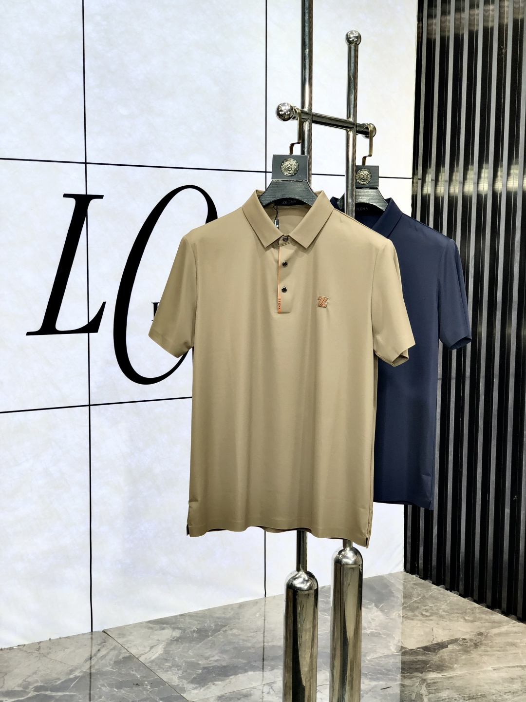 NO:447312,.Jenia. The same style of the 2025 spring and summer ssHK counter is simultaneously on the same style as the new short-sleeved lapel Polo custom mercerated fabric. The brand letter craftsmanship on the chest constitutes a logo to highlight the brand luxury. 1f must-have items for high-end people. Those who know the goods come and compare the counter. The number of code M-3xL m is worn 175/130 catties, zegna, T-shirt, alexander wang19860909.杰尼亚.2025春夏ssHK专柜同款同步上新短袖翻领Polo定制丝光面料 胸前品牌字母工艺构成标志彰显品牌奢华 1f高端人士必备单品,懂货的来欢迎对比专柜 码数M-3xL m穿175/130斤,,zegna,T-shirt,alexander wang,Men's clothing