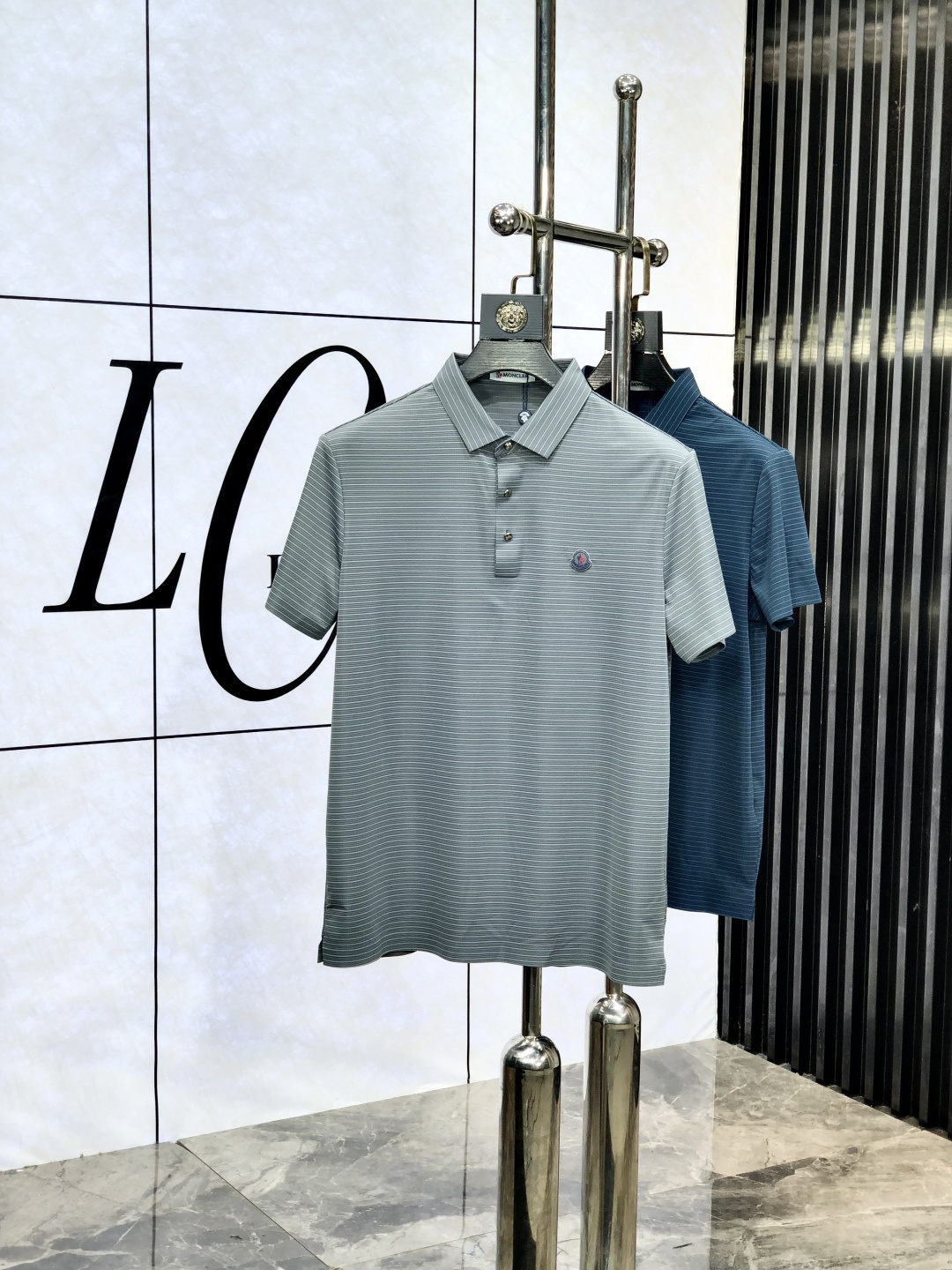 NO:447320,.The silhouette. The same style of the 2025 spring and summer ssHK counter is simultaneously on the new short-sleeved lapel Polo custom mercerated fabric. The brand letter craftsmanship on the chest shapes the logo to highlight the brand luxury. 1f must-have items for high-end people. Those who know the goods come and compare the counter. The number of code M-3xL m is worn 175/130 catties, Moncler, T-shirt, alexander wang19860909.蒙口.2025春夏ssHK专柜同款同步上新短袖翻领Polo定制丝光面料 胸前品牌字母工艺构成标志彰显品牌奢华 1f高端人士必备单品,懂货的来欢迎对比专柜 码数M-3xL m穿175/130斤,,Moncler,T-shirt,alexander wang,Men's clothing