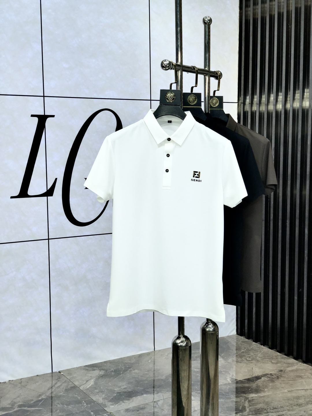 NO:470059,.Fendi. 2025 spring and summer new polo collar short-sleeved series. Selected top mercerized cotton fabrics, complete with three standards!  Fashionable brand elements logo design, 1f upper body style is excellent, the fabric is delicate, comfortable and breathable, and it is super good-looking and stylish men's must-have style!  Size M-4XL.m wear 175/130, fendi, T-shirt, alexander wang19860909.芬迪.2025春夏新款polo领短袖系列.精选顶级丝光棉面料,三标齐全！时尚大牌元素logo工艺设计,1f上身版型超赞,面料细腻舒适透气,随意搭配都超级好看时尚型男必备款哦！尺码M-4XL.m穿175/130,,fendi,T-shirt,alexander wang,Men's clothing