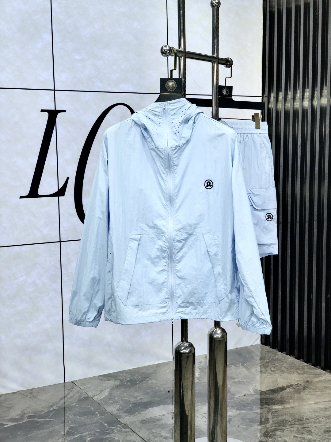 NO:456766,.LULU. Lightweight, breathable and comfortable!  The same style for men and women. Specially supplied imported fabric hooded skin clothing protective suit UV rays series thin and thin summer savior!  I can weld this sunscreen to my body. I feel so painful when I go out in summer and get chased by the sun. Who knows it!  Until I met EZ's hooded skin coat. When I put it on, L was like a moving parasol for the skin. It was made of imported fabrics, which were so light that it was almost impossible to feel its existence when worn, just like the second layer of skin. The breathability was even more amazing. When the wind blew, the heat quickly dissipated and kept it refreshed at all times. No need to worry about sweating on the back of the clothes. The sun protection is directly full, which can resist ultraviolet rays in all directions, allowing you to play in the sun without any fear of being tanned and burned. The hooded design is super considerate, with an extra layer of protection, and also a 'sun protection shield' on the face. The style is simple and fashionable. You can easily grasp the fashionable feeling when you are commuting, outdoor sports, and wearing jeans or sports pants. With it, you will no longer be afraid of sunlight when traveling in summer!  Family members, hurry up while there is an activity, buy early and enjoy it early!  s-4xL.m wear 175/130 catties, jeans, hats, alexander wang19860909.LULU.轻盈透气舒适！男女同款.特供进口面料连帽款皮肤衣防嗮套装紫外线衣系列轻薄外夏日救星！这件防晒衣我能焊在身上 夏天出门被太阳追着烤的痛,d谁懂啊！直到我遇到EZ家这款连帽皮肤衣,穿上它,L就像给肌肤撑起了一把移动的遮阳伞. 它用的是特供进口面料,轻盈得不像话,穿上几乎感觉不到它的存在,就像第二层肌肤.透气性能更是一绝,风一吹,热气迅速散去,时刻保持清爽,再也不用担心汗湿衣背. 防晒力直接拉满,能全方位抵御紫外线,让你在阳光下肆意玩耍,完全不怕被晒黑晒伤.连帽设计超贴心,多一层防护,给脸部也加上“防晒盾” . 款式简约又时尚,日常通勤、户外运动,搭牛仔裤或者运动裤,都能轻松拿捏时尚感. 有了它,夏日出行不再怕晒！家人们,趁有活动赶紧冲,早买早享受！s-4xL.m穿175/130斤,,jeans,hats,alexander wang,Men's clothing