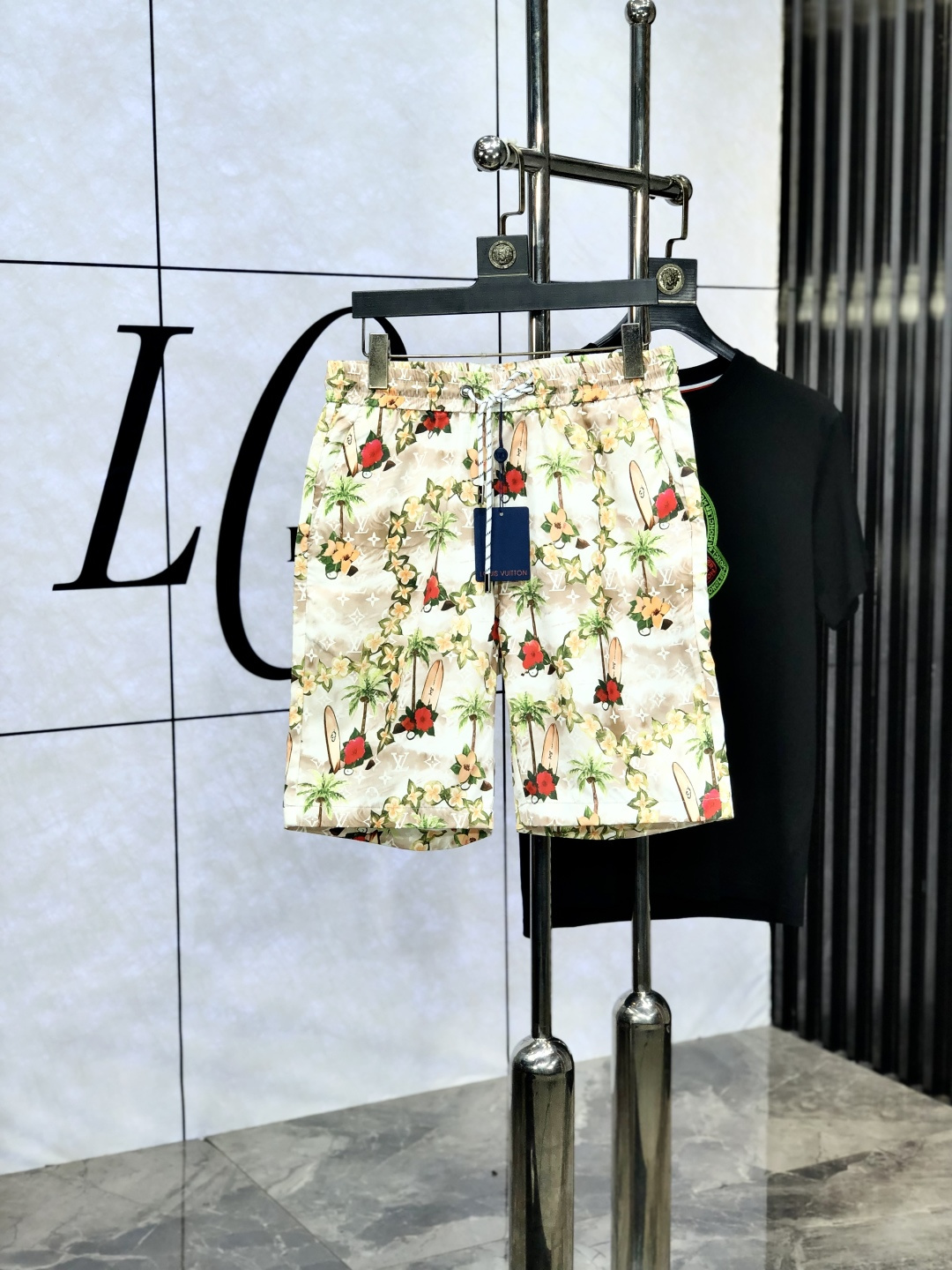 NO:456789,.Lv.25 spring and summer new elastic strap casual shorts, customized counter fabric, breathable and comfortable, impeccable details, brand element design concept, reflecting high quality. 1f feels delicate and soft!  It is casually cut, with a great upper body style!  Count m-xxxL.m wear 27.28, louis vuitton, shorts, alexander wang19860909.Lv.25春夏新款松紧带休闲短裤,专柜定制面料 透气舒适度高,细节无可挑剔,品牌元素设计理念,体现高品质.1f手感细腻柔软！呈现休闲裁剪,上身版型超赞！码数m-xxxL.m穿27.28,,louis vuitton,shorts,alexander wang,Men's clothing