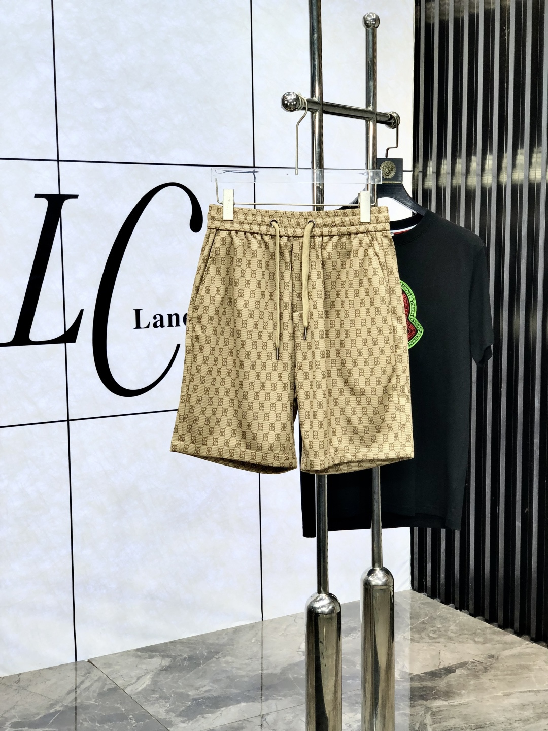 NO:460861,.Balenicaga. New spring and summer elastic casual shorts, customized counter fabric, breathable and comfortable, impeccable details, brand element design concept, reflecting high quality. 1f feels delicate and soft!  It is casually cut, with a great upper body style!  Count m-xxxL.m wear 27.28, balenciaga, shorts, alexander wang19860909.巴黎世家.25春夏新款松紧带休闲短裤,专柜定制面料 透气舒适度高,细节无可挑剔,品牌元素设计理念,体现高品质.1f手感细腻柔软！呈现休闲裁剪,上身版型超赞！码数m-xxxL.m穿27.28,,balenciaga,shorts,alexander wang,Men's clothing