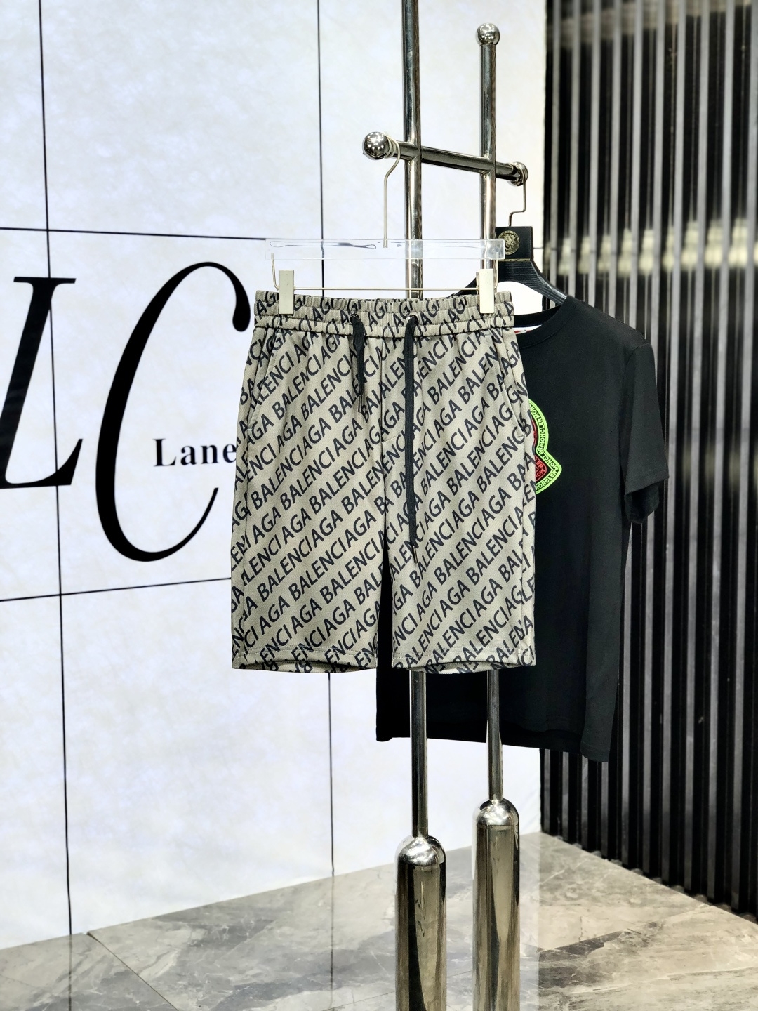 NO:460823,.Balenicaga. New spring and summer elastic casual shorts, customized counter fabric, breathable and comfortable, impeccable details, brand element design concept, reflecting high quality. 1f feels delicate and soft!  It is casually cut, with a great upper body style!  Count m-xxxL.m wear 27.28, balenciaga, shorts, alexander wang19860909.巴黎世家.25春夏新款松紧带休闲短裤,专柜定制面料 透气舒适度高,细节无可挑剔,品牌元素设计理念,体现高品质.1f手感细腻柔软！呈现休闲裁剪,上身版型超赞！码数m-xxxL.m穿27.28,,balenciaga,shorts,alexander wang,Men's clothing