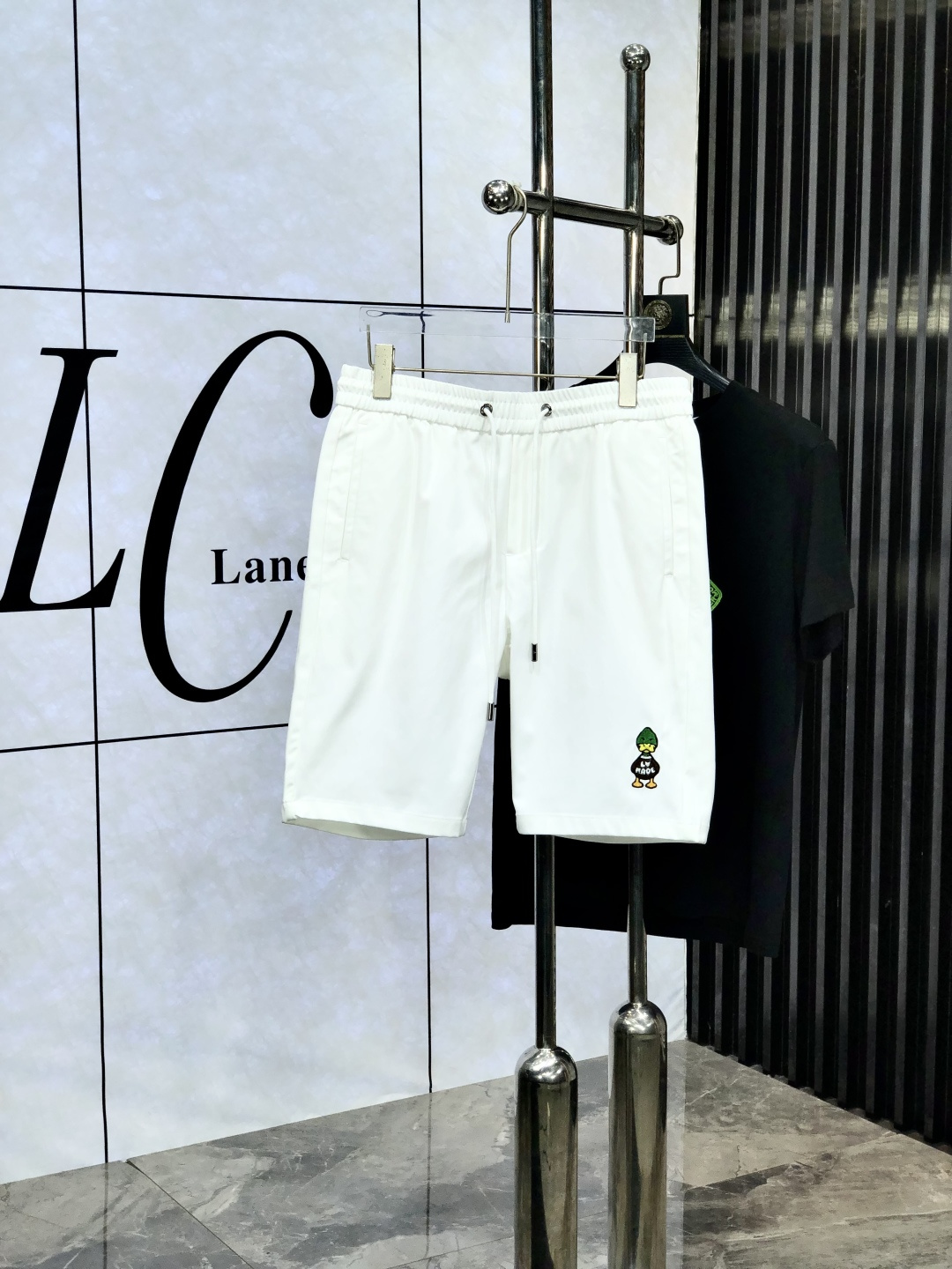 NO:460829,.Lv.25 spring and summer new elastic strap casual shorts, customized counter fabric, breathable and comfortable, impeccable details, brand element design concept, reflecting high quality. 1f feels delicate and soft!  It is casually cut, with a great upper body style!  Count m-xxxL.m wear 27.28, louis vuitton, shorts, alexander wang19860909.Lv.25春夏新款松紧带休闲短裤,专柜定制面料 透气舒适度高,细节无可挑剔,品牌元素设计理念,体现高品质.1f手感细腻柔软！呈现休闲裁剪,上身版型超赞！码数m-xxxL.m穿27.28,,louis vuitton,shorts,alexander wang,Men's clothing