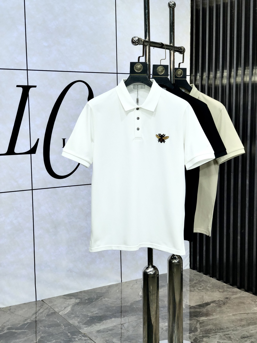 NO:460867,.Dior.2025 spring and summer new short-sleeved polo shirt, fashionable and versatile, hot custom imported mercerized bead floor cotton fabric, high-density cotton material, w chest craft logo logo pattern, super soft and delicate feel, skin-friendly and comfortable to wear 3 high-end quality, fine-fitting and top-body is very good, a must-have item for men. Size m-3xL.m wear 175/130,,dior,T-shirt,alexander wang19860909.Dior.2025春夏新款短袖polo衫,时尚百搭 爆款定制进口丝光珠地棉面料,高密度棉质材质,w胸前工艺logo标志图案,手感超柔软细腻 穿着亲肤舒适 3高端精品 精细做上身非常赞 男士必备单品.尺码 m-3xL.m穿175/130,,dior,T-shirt,alexander wang,Men's clothing