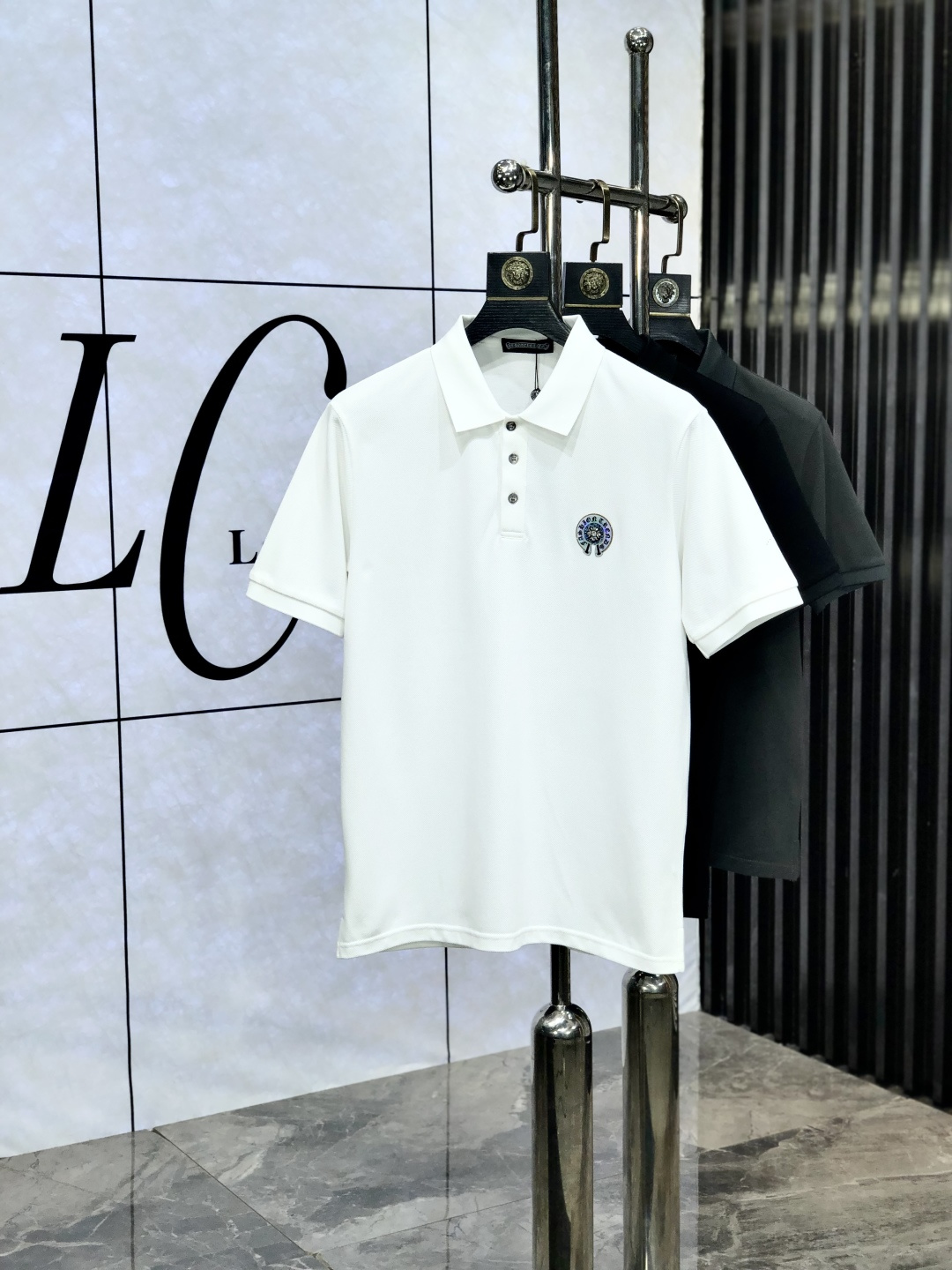 NO:460891,.Croxin. 2025 spring and summer new short-sleeved polo shirt, fashionable and versatile, hot custom imported mercerized bead floor cotton fabric, high-density cotton material, w chest craft logo logo pattern, super soft and delicate feel, skin-friendly and comfortable to wear 3 high-end quality, fine-fitting and top-body is very good, a must-have item for men. Size m-3xL.m wear 175/130, chrome hearts, T-shirt, alexander wang19860909.克罗心.2025春夏新款短袖polo衫,时尚百搭 爆款定制进口丝光珠地棉面料,高密度棉质材质,w胸前工艺logo标志图案,手感超柔软细腻 穿着亲肤舒适 3高端精品 精细做上身非常赞 男士必备单品.尺码 m-3xL.m穿175/130,,chrome hearts,T-shirt,alexander wang,Men's clothing