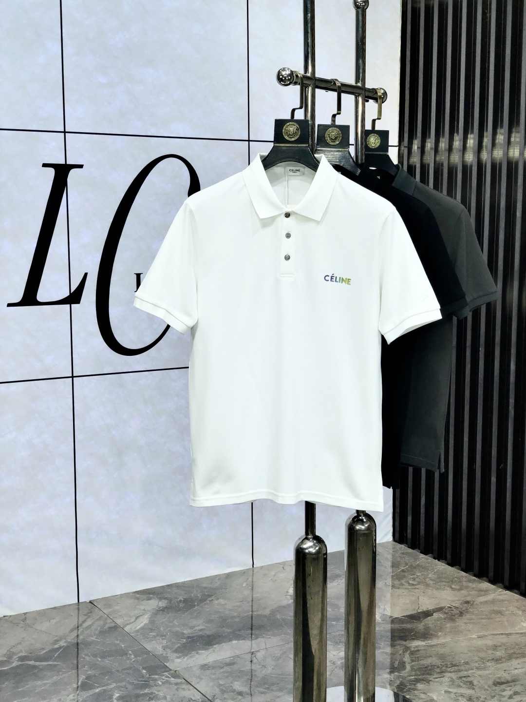 NO:460837,.Celin. 2025 spring and summer new short-sleeved polo shirt, fashionable and versatile, hot custom imported mercerized bead floor cotton fabric, high-density cotton material, w chest craft logo logo pattern, super soft and delicate feel, skin-friendly and comfortable to wear 3 high-end quality, fine-fitting and top-body is very good, a must-have item for men. Size m-3xL.m wear 175/130, celine, T-shirt, alexander wang19860909.赛琳.2025春夏新款短袖polo衫,时尚百搭 爆款定制进口丝光珠地棉面料,高密度棉质材质,w胸前工艺logo标志图案,手感超柔软细腻 穿着亲肤舒适 3高端精品 精细做上身非常赞 男士必备单品.尺码 m-3xL.m穿175/130,,celine,T-shirt,alexander wang,Men's clothing