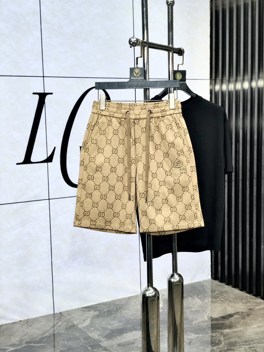 NO:472805,.Gucci.25 spring and summer new elastic strap casual shorts, customized counter fabric, breathable and comfortable, impeccable details, brand element design concept, reflecting high quality. 1f feels delicate and soft!  It is casually cut, with a great upper body style!  Code number m-xxxL.m wear 27.28, gucci, shorts, alexander wang19860909.Gucci.25春夏新款松紧带休闲短裤,专柜定制面料 透气舒适度高,细节无可挑剔,品牌元素设计理念,体现高品质.1f手感细腻柔软！呈现休闲裁剪,上身版型超赞！码数m-xxxL.m穿27.28,,gucci,shorts,alexander wang,Men's clothing