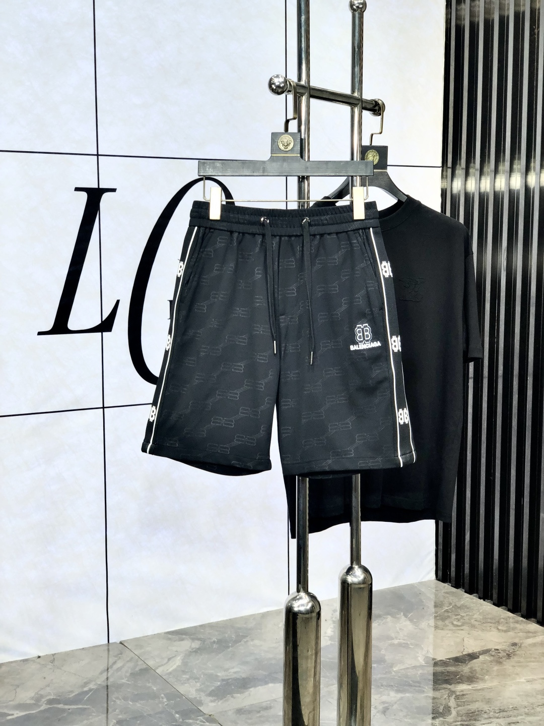 NO:472809,.Balenicaga. New spring and summer elastic casual shorts, customized counter fabric, breathable and comfortable, impeccable details, brand element design concept, reflecting high quality. 1f feels delicate and soft!  It is casually cut, with a great upper body style!  Count m-xxxL.m wear 27.28, balenciaga, shorts, alexander wang19860909.巴黎世家.25春夏新款松紧带休闲短裤,专柜定制面料 透气舒适度高,细节无可挑剔,品牌元素设计理念,体现高品质.1f手感细腻柔软！呈现休闲裁剪,上身版型超赞！码数m-xxxL.m穿27.28,,balenciaga,shorts,alexander wang,Men's clothing