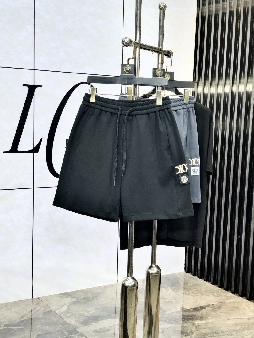 NO:472859,.Dior.25 spring and summer new elastic strap casual shorts, customized counter fabric, breathable and comfortable, impeccable details, brand element design concept, reflecting high quality. 1f feels delicate and soft!  It is casually cut, with a great upper body style!  Count m-xxxL.m wear 27.28, dior, shorts, alexander wang19860909.Dior.25春夏新款松紧带休闲短裤,专柜定制面料 透气舒适度高,细节无可挑剔,品牌元素设计理念,体现高品质.1f手感细腻柔软！呈现休闲裁剪,上身版型超赞！码数m-xxxL.m穿27.28,,dior,shorts,alexander wang,Men's clothing