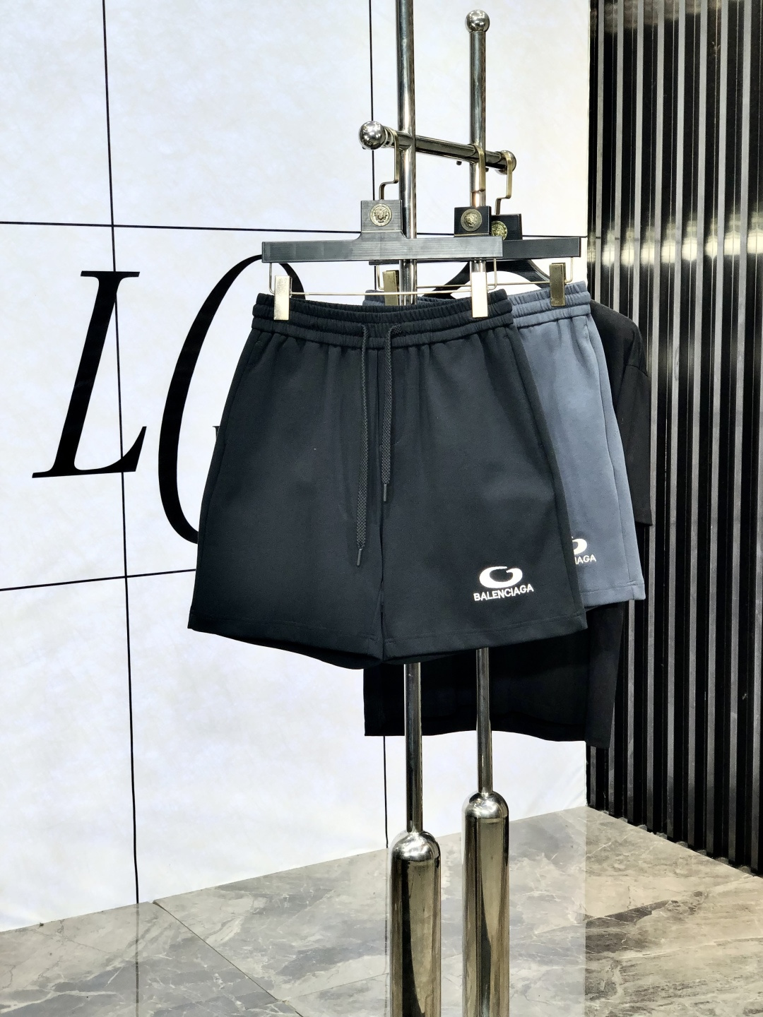 NO:472863,.Balenicaga. New spring and summer elastic casual shorts, customized counter fabric, breathable and comfortable, impeccable details, brand element design concept, reflecting high quality. 1f feels delicate and soft!  It is casually cut, with a great upper body style!  Count m-xxxL.m wear 27.28, balenciaga, shorts, alexander wang19860909.巴黎世家.25春夏新款松紧带休闲短裤,专柜定制面料 透气舒适度高,细节无可挑剔,品牌元素设计理念,体现高品质.1f手感细腻柔软！呈现休闲裁剪,上身版型超赞！码数m-xxxL.m穿27.28,,balenciaga,shorts,alexander wang,Men's clothing