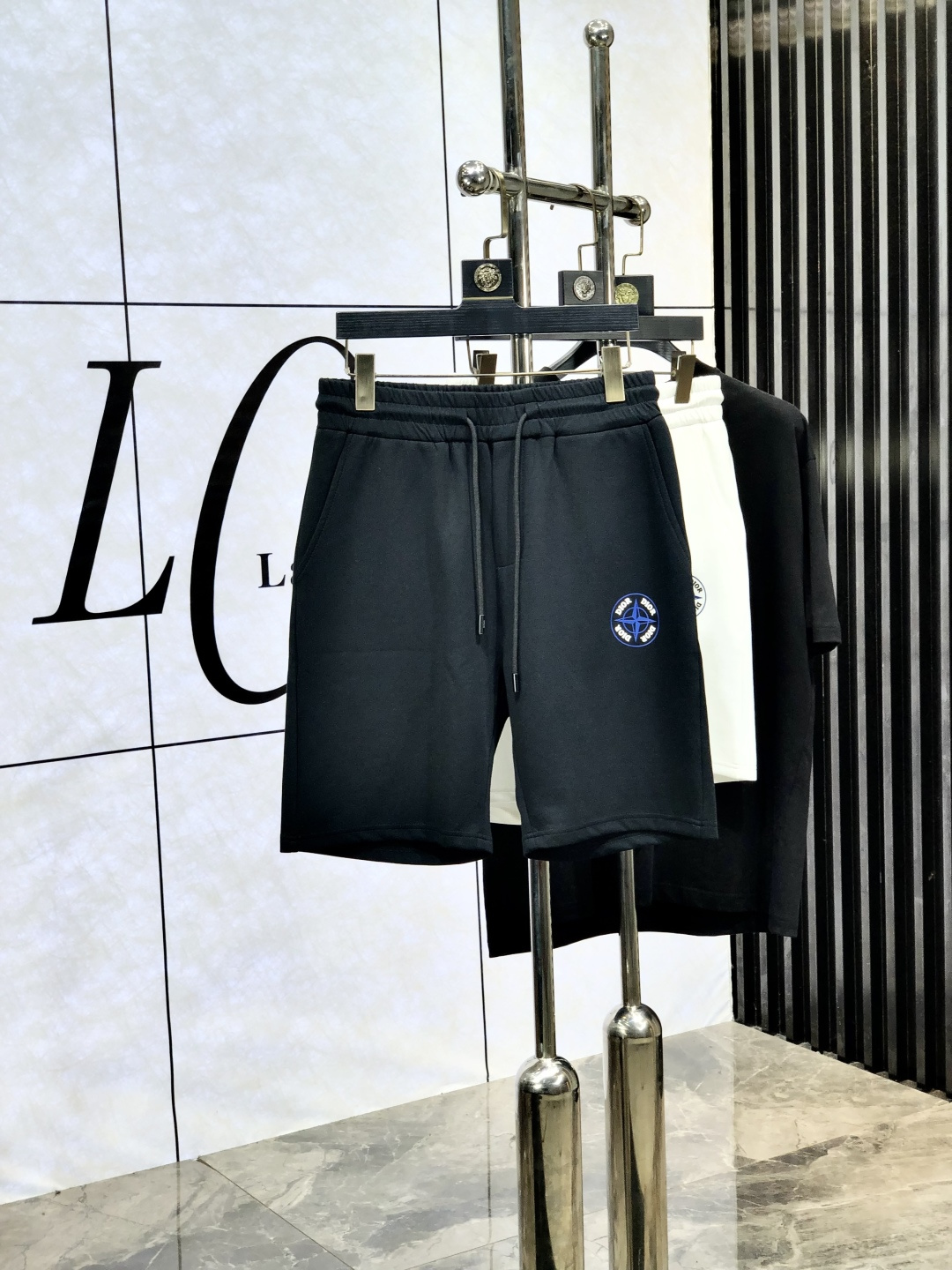 NO:475229,.Dior.25 spring and summer new elastic strap casual shorts, customized counter fabric, breathable and comfortable, impeccable details, brand element design concept, reflecting high quality.w feels delicate and soft!  6 presents casual cut, with a great upper body style!  Count m-xxxL.m wear 27.28, dior, shorts, alexander wang19860909.Dior.25春夏新款松紧带休闲短裤,专柜定制面料 透气舒适度高,细节无可挑剔,品牌元素设计理念,体现高品质.w手感细腻柔软！6呈现休闲裁剪,上身版型超赞！码数m-xxxL.m穿27.28,,dior,shorts,alexander wang,Men's clothing