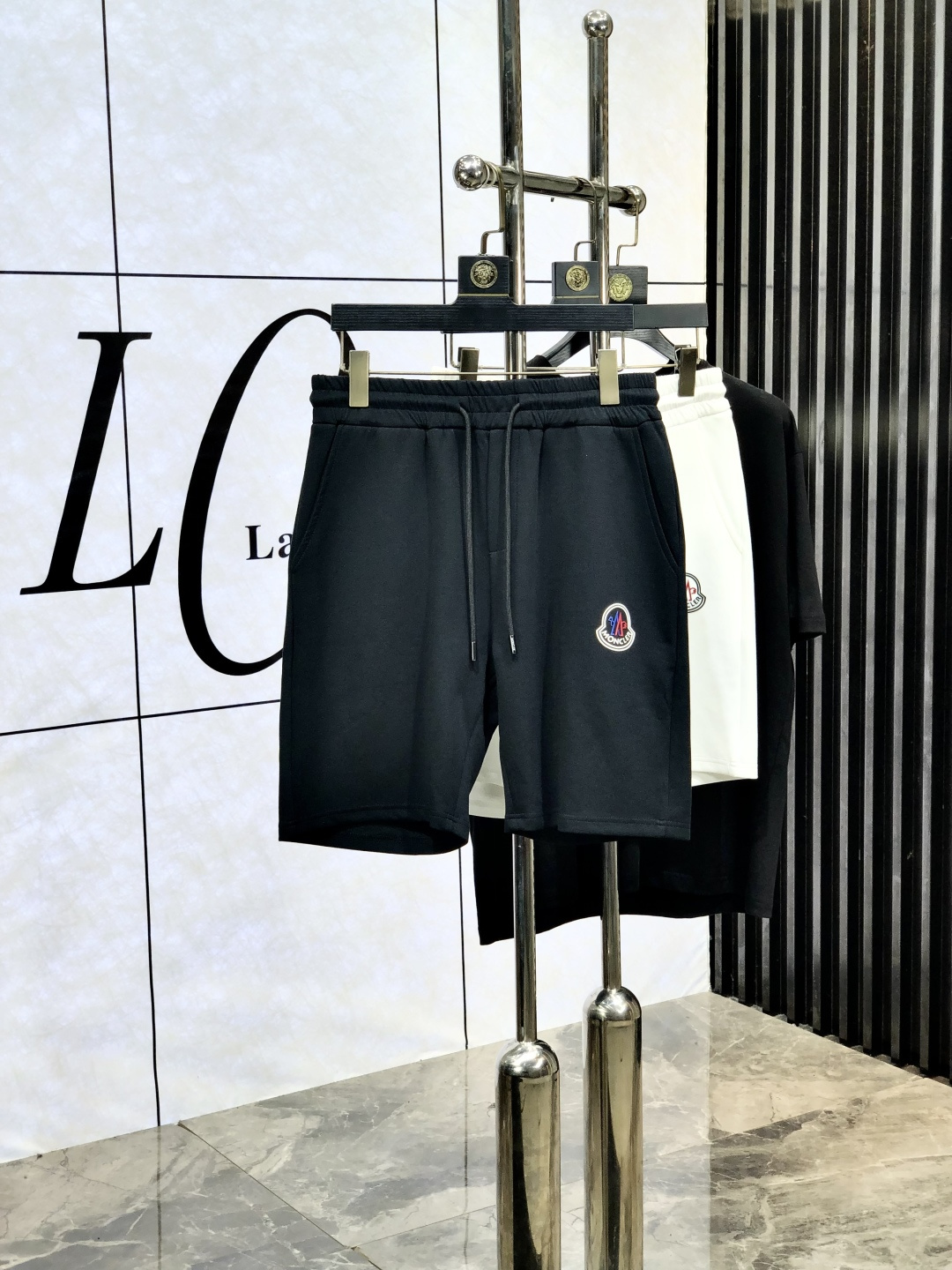 NO:475242,.Covered. New spring and summer elastic strap casual shorts, customized counter fabric, breathable and comfortable, impeccable details, brand element design concept, reflecting high quality. W feels delicate and soft!  6 presents casual cut, with a great upper body style!  Code number m-xxxL.m wear 27.28, Moncler, shorts, alexander wang19860909.蒙口.25春夏新款松紧带休闲短裤,专柜定制面料 透气舒适度高,细节无可挑剔,品牌元素设计理念,体现高品质.w手感细腻柔软！6呈现休闲裁剪,上身版型超赞！码数m-xxxL.m穿27.28,,Moncler,shorts,alexander wang,Men's clothing