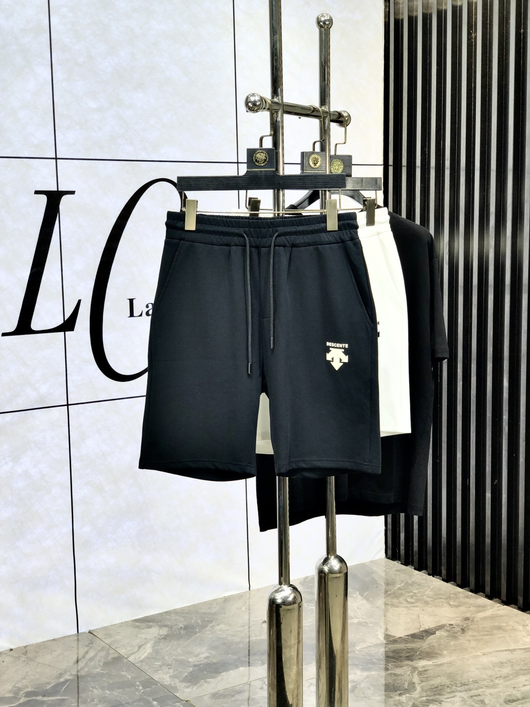 NO:475247,.Disante. 25 spring and summer new elastic strap casual shorts, customized counter fabric, breathable and comfortable, impeccable details, brand element design concept, reflecting high quality. w feels delicate and soft!  6 presents casual cut, with a great upper body style!  Code number m-xxxL.m wear 27.28, shorts, alexander wang19860909.迪桑特.25春夏新款松紧带休闲短裤,专柜定制面料 透气舒适度高,细节无可挑剔,品牌元素设计理念,体现高品质.w手感细腻柔软！6呈现休闲裁剪,上身版型超赞！码数m-xxxL.m穿27.28,,shorts,alexander wang,Men's clothing