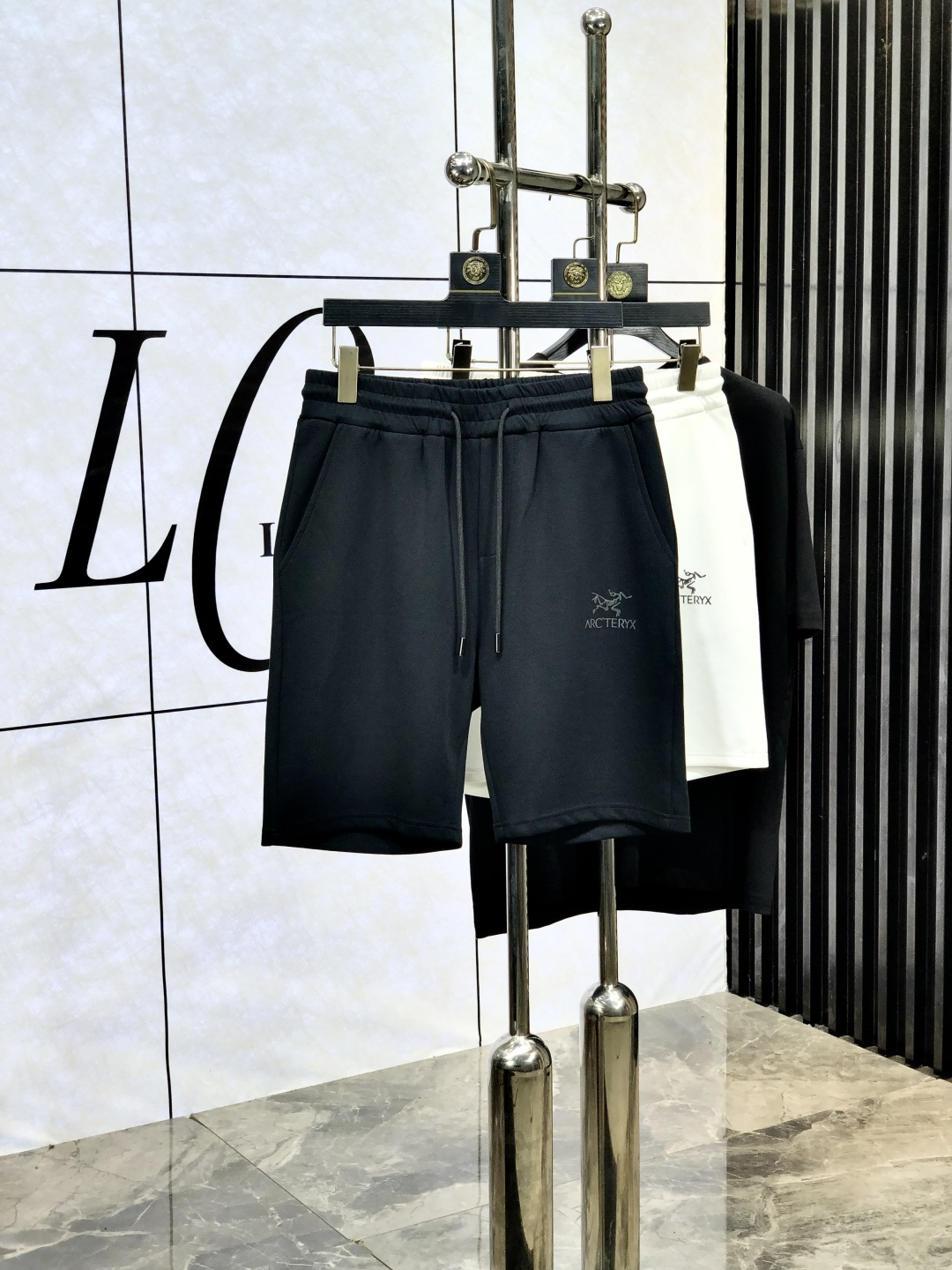 NO:475252,.Architecture Bird. 25 spring and summer new elastic strap casual shorts, customized counter fabric, breathable and comfortable, impeccable details, brand element design concept, reflecting high quality. w feels delicate and soft!  6 presents casual cut, with a great upper body style!  Count m-xxxL.m wear 27.28,arc'teryx, shorts,alexander wang19860909.始祖鸟.25春夏新款松紧带休闲短裤,专柜定制面料 透气舒适度高,细节无可挑剔,品牌元素设计理念,体现高品质.w手感细腻柔软！6呈现休闲裁剪,上身版型超赞！码数m-xxxL.m穿27.28,arc'teryx,shorts,alexander wang,Men's clothing