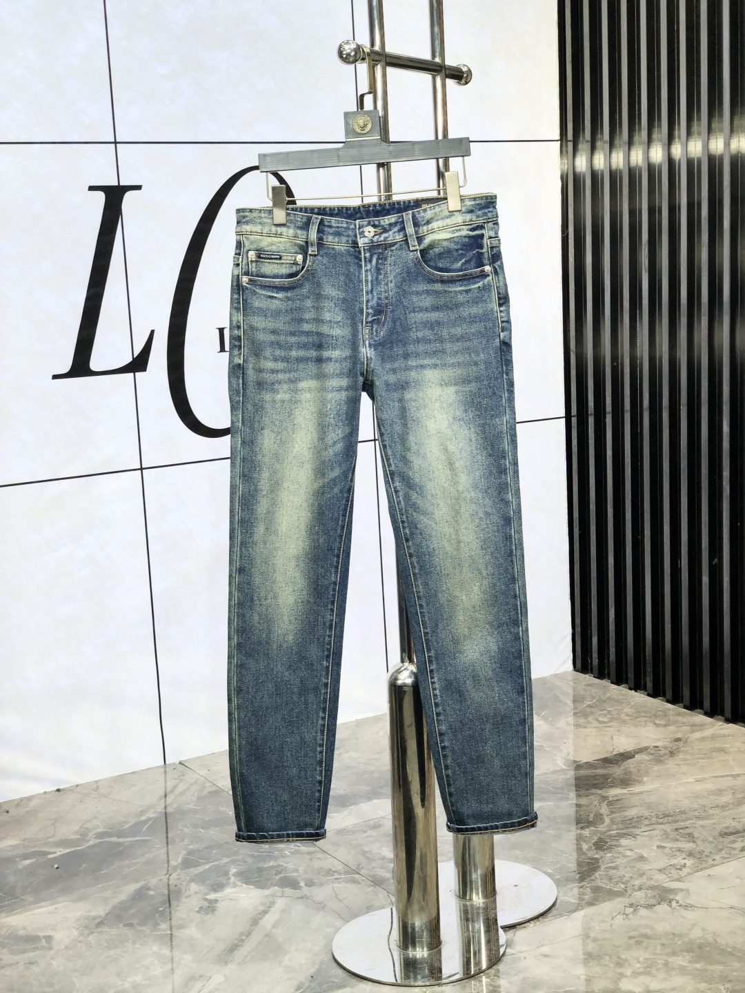NO:489571,D&G. Autumn and Winter New Official Counter is available simultaneously on the counter, 2025SS Autumn and Winter New Men's Casual Jeans, Original Single Quality, Customized Original Denim Fabrics for the counter, Logo Pattern Design, B-pants Original Hardware and Auxiliary Decoration, Three-dimensional and Clear, C Super Trendy Personality, Fashionable and Stylish!  Trendy men's must-have items, 28-38, Dolce & Gabbana, jeans, alexander wang19860909D&G.秋冬新款官网专柜同步发售,2025SS秋冬新品男士休闲牛仔裤,原单品质,专柜定制原版牛仔面料,logo图案设计,b裤身原版五金辅料装饰,立体清晰,c超级潮流个性,上身时尚有型！潮男必备单品 码数28-38,,Dolce&Gabbana,jeans,alexander wang,Men's clothing