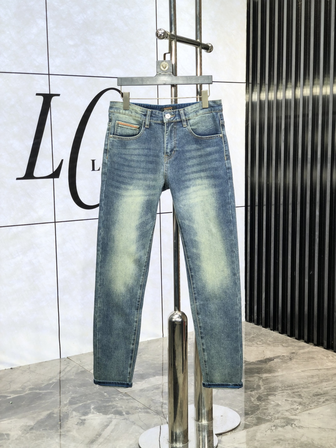 NO:489589,Zenia. The official counter of the autumn and winter new autumn and winter is released simultaneously. The 2025SS autumn and winter new men's casual jeans, original single quality, customized original denim fabric for counter, logo pattern design, original hardware and accessories for b trousers, three-dimensional and clear, c super trendy and personalized, fashionable and stylish on the upper body!  Trendy men's must-have items, 28-38, zegna, jeans, alexander wang19860909杰尼亚.秋冬新款官网专柜同步发售,2025SS秋冬新品男士休闲牛仔裤,原单品质,专柜定制原版牛仔面料,logo图案设计,b裤身原版五金辅料装饰,立体清晰,c超级潮流个性,上身时尚有型！潮男必备单品 码数28-38,,zegna,jeans,alexander wang,Men's clothing