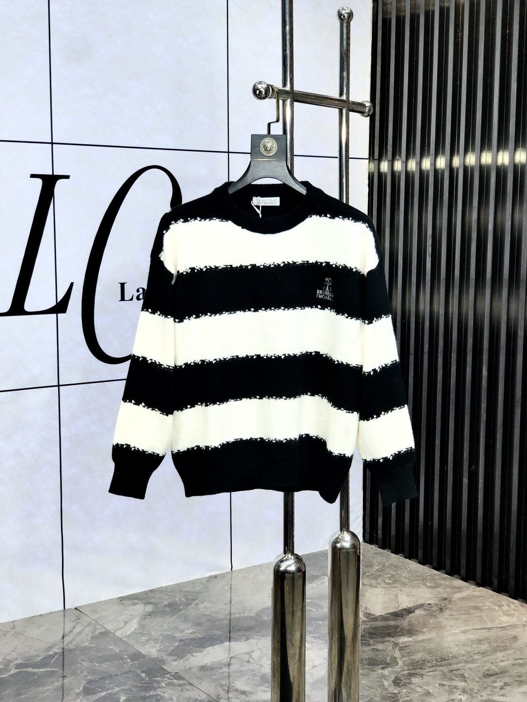 NO:501180,.BC.2025ss Autumn and Winter New Products Soft Round-neck Wool Sweater, Design Exclusively Presented!  A sweater with super smooth lines that are in line with the aesthetic tone. The most basic style is in a minimalist and low-key luxury style. The simpler the item in the fashion industry, the easier it is to show a high-end and fashionable feeling. The customer-supplied wool knitted blended fabric has a soft and comfortable touch, excellent skin-friendly and fashionable style, which is a must-have item!  Counter code m-3xL .m wears 175/130 catties. placing an order to report height and weight, sweaters, alexander wang19860909.BC.2025ss秋冬新品 柔软圆领羊毛针织衫,设计独家呈现！含30羊毛.70棉超级流畅线条感极符合美学基调的一款毛衣,最基础的款式以极简低调的奢华风格,在时尚界越简单的单品,越极易彰显出高级时髦感,客供羊毛针织混纺面料,触感柔软舒适,亲肤性极佳,极具减龄时髦款式,必入单品！专柜码数m-3xL .m穿175/130斤.下单报身高体重,,sweaters,alexander wang,Men's clothing