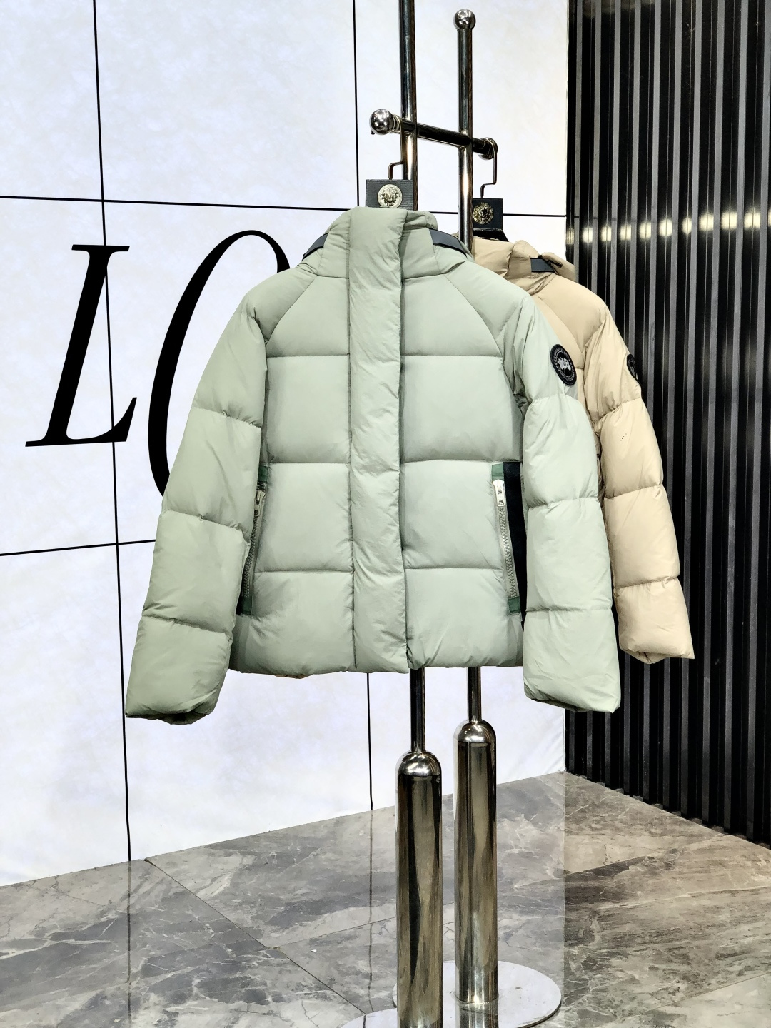 NO:505511,.Canadian Goose. 2025 autumn and winter new down jacket. Custom-developed hardware accessories are fully handled!  The upper body effect is excellent!  Versatile and fashionable and handsome!  y National Standard 90 imported white duck down filling!  r counter original memory silk fabric has a straight and stylish texture, keep warm and bloated!  Excellent upper body. Size xs-xxL.m wear 175/130,,jackets & coats,down jacket,alexander wang19860909.加拿大鹅.2025秋冬新款羽绒外套.定制开发五金配件所有细节处理全面到位 ！版型上身效果超赞！百搭时髦又帅气！y国标90进口白鸭绒填充！r专柜原版记忆丝面料质感立挺有型,保暖拒绝臃肿！上身超赞.尺码xs-xxL.m穿175/130,,jackets & coats,down jacket,alexander wang,Men's clothing