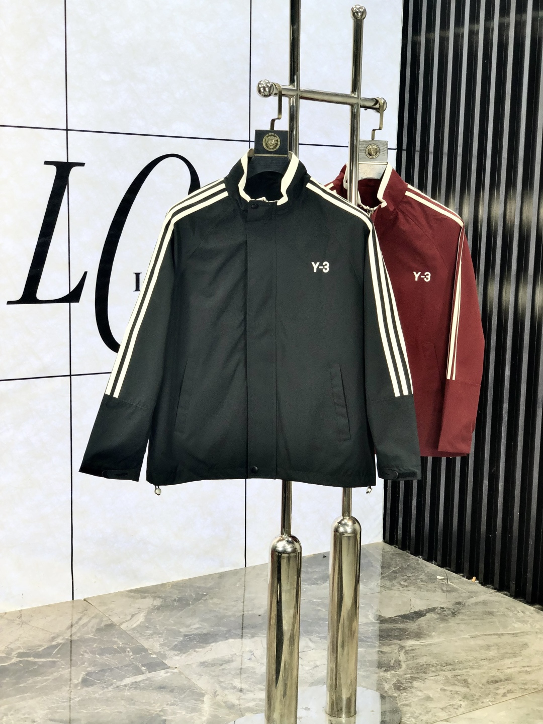 NO:521286,.Y3.25 new autumn and winter products are available for sale, casual and daily wear!  The upper body modifies the body, perfectly combines fashion aesthetics with the concept of new urban business and leisure, and the Italian minimalist, capable and outdoor functional styles are the ultimate interpretation, both solemn and harmonious, creating a unique styling item. The overall outline tends to be simple, and the 88 is quite individual and elegant in detail, enriching the overall vision. The wardrobe business and leisure is excellent and has a high attendance rate!  It is hard to come by!  Count m-3XL m wear 175/130,,jackets & coats,jackets & coats,alexander wang19860909.Y3.25秋冬新品发售夹克外套,休闲日常穿搭！上身修饰身形、将时装美学和新都市商务休闲概念完美融合,通体将意式的极简、干练和户外功能性风格极致诠释,亦庄亦谐,塑造出别具一格的造型单品,整体轮廓趋于简约风格,88颇为个性且雅痞的细节处理,丰富了整体视觉.衣橱商务休闲绝佳的高出勤率！可遇而不可求！码数m-3XL m穿175/130,,jackets & coats,jackets & coats,alexander wang,Men's clothing