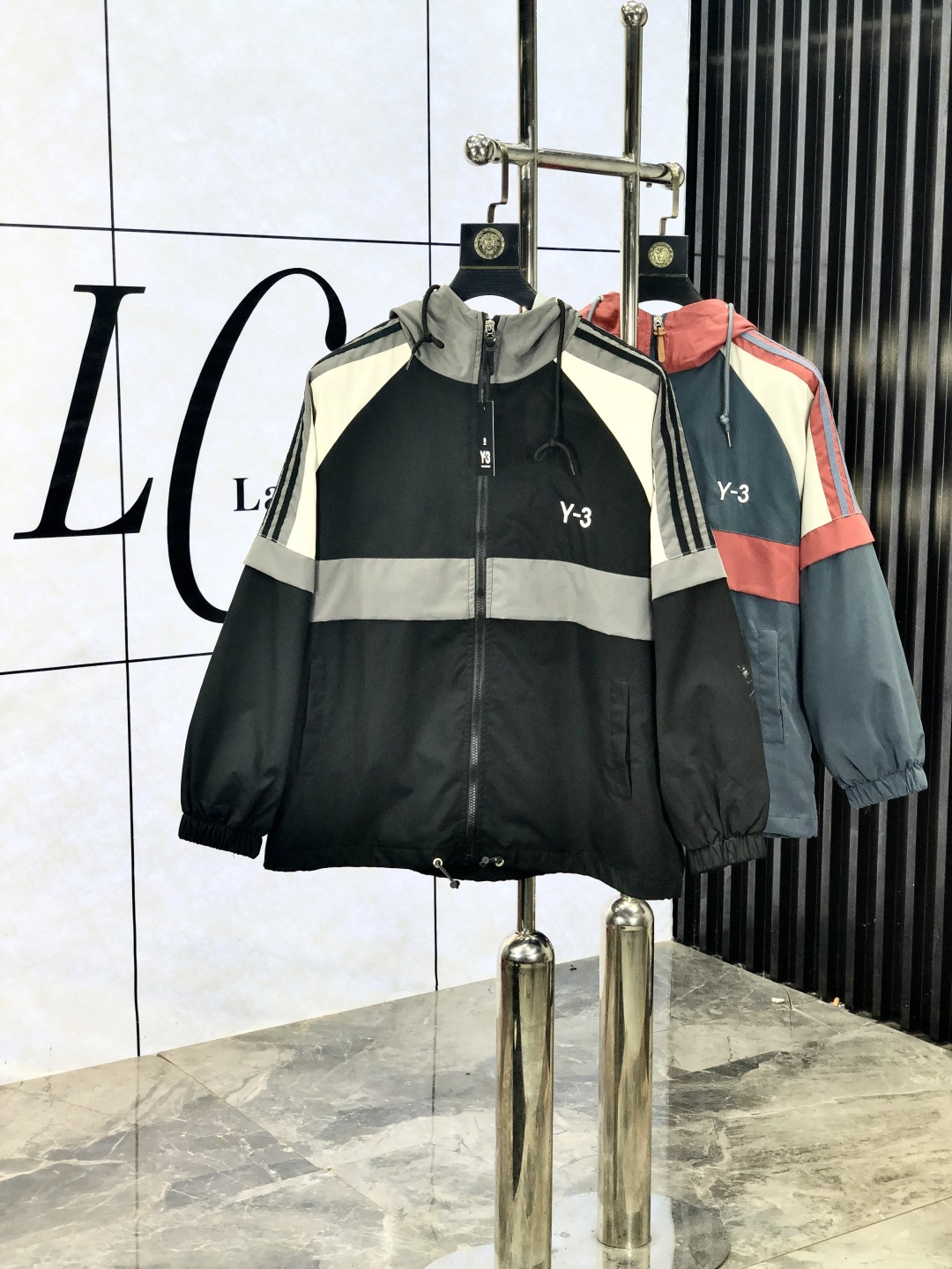 NO:521269,.Y3.25 new autumn and winter products are available for sale, casual and daily wear!  The upper body modifies the body, perfectly combines fashion aesthetics with the concept of new urban business and leisure, and the Italian minimalist, capable and outdoor functional styles are the ultimate interpretation, both solemn and harmonious, creating a unique styling item. The overall outline tends to be simple, and the 88 is quite individual and elegant in detail, enriching the overall vision. The wardrobe business and leisure is excellent and has a high attendance rate!  It is hard to find!  Count m-3XL m wear 175/130,,jackets & coats,jackets & coats,alexander wang19860909.Y3.25秋冬新品发售夹克外套,休闲日常穿搭！上身修饰身形、将时装美学和新都市商务休闲概念完美融合,通体将意式的极简、干练和户外功能性风格极致诠释,亦庄亦谐,塑造出别具一格的造型单品,整体轮廓趋于简约风格,88颇为个性且雅痞的细节处理,丰富了整体视觉.衣橱商务休闲绝佳的高出勤率！可遇而不可求！码数m-3XL m穿175/130,,jackets & coats,jackets & coats,alexander wang,Men's clothing