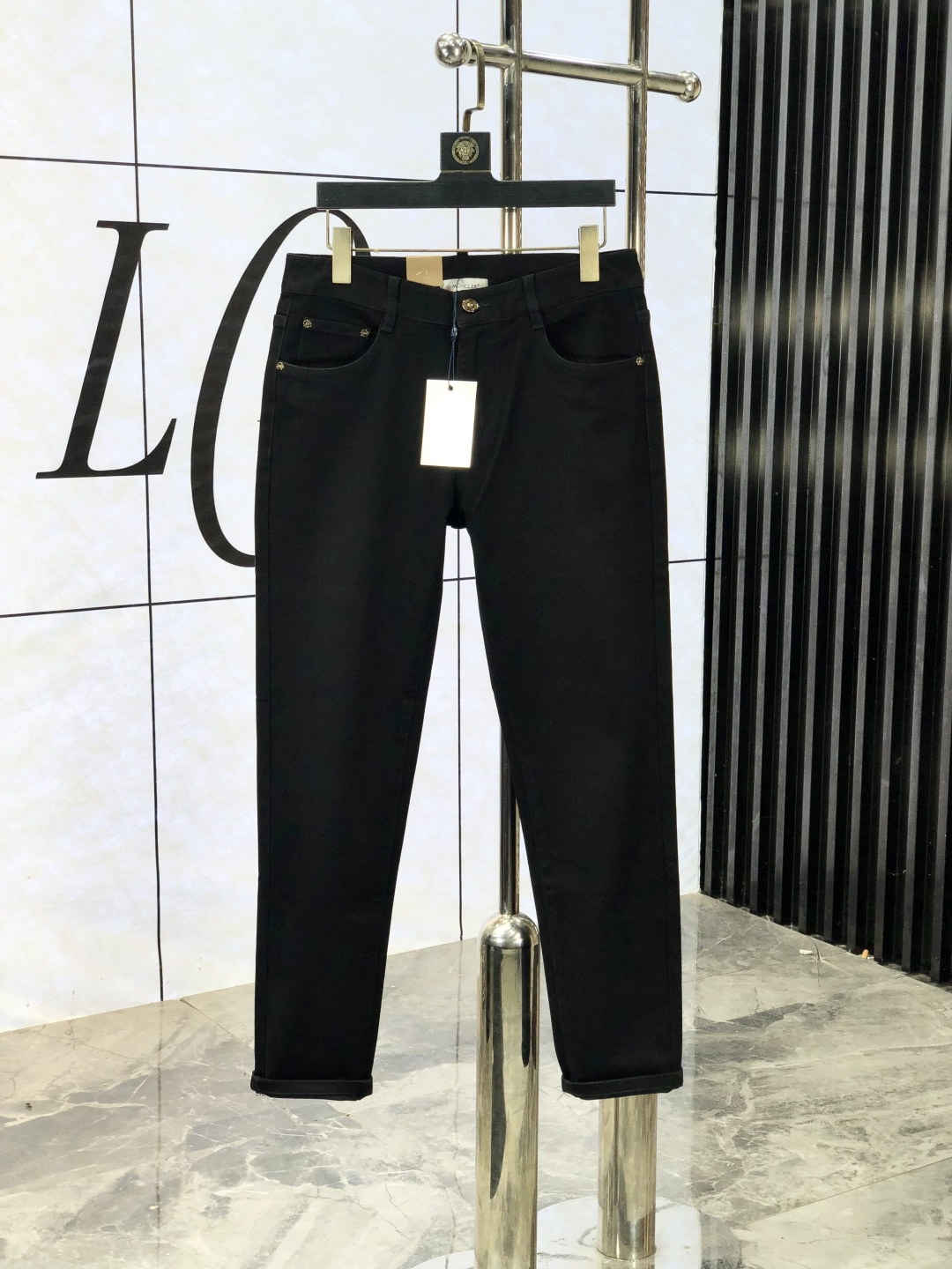 NO:513930,.录口. The official counter is released simultaneously. 2025SS autumn and winter new men's casual jeans, original single quality, customized original denim fabric for counter, logo pattern design, original hardware and accessories for b trousers, three-dimensional and clear, c super trendy and personalized, fashionable and stylish on the upper body!  Must-have items for trendy men, 28-38, Moncler, jeans, alexander wang19860909.蒙口.官网专柜同步发售,2025SS秋冬新品男士休闲牛仔裤,原单品质,专柜定制原版牛仔面料,logo图案设计,b裤身原版五金辅料装饰,立体清晰,c超级潮流个性,上身时尚有型！潮男必备单品 码数28-38,,Moncler,jeans,alexander wang,Men's clothing