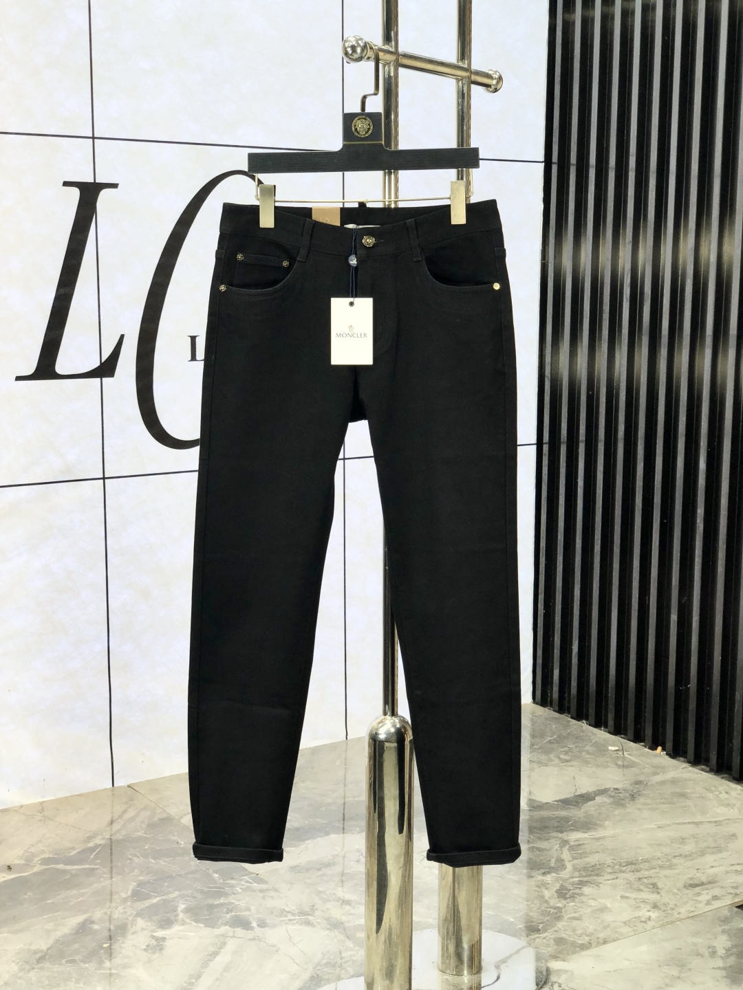 NO:513925,.录口. The official counter is released simultaneously. 2025SS autumn and winter new men's casual jeans, original single quality, customized original denim fabric for counter, logo pattern design, original hardware and accessories for b trousers, three-dimensional and clear, c super trendy and personalized, fashionable and stylish on the upper body!  Must-have items for trendy men, 28-38, Moncler, jeans, alexander wang19860909.蒙口.官网专柜同步发售,2025SS秋冬新品男士休闲牛仔裤,原单品质,专柜定制原版牛仔面料,logo图案设计,b裤身原版五金辅料装饰,立体清晰,c超级潮流个性,上身时尚有型！潮男必备单品 码数28-38,,Moncler,jeans,alexander wang,Men's clothing