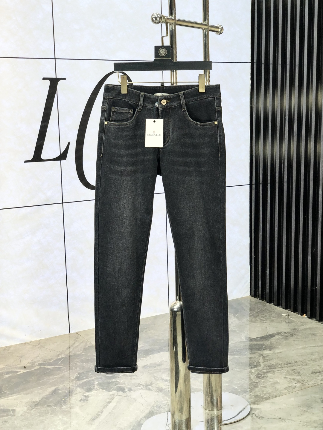 NO:513932,.录口. The official counter is released simultaneously. 2025SS autumn and winter new men's casual jeans, original single quality, customized original denim fabric for counter, logo pattern design, original hardware and accessories for b trousers, three-dimensional and clear, c super trendy and personalized, fashionable and stylish on the upper body!  Must-have items for trendy men, 28-38, Moncler, jeans, alexander wang19860909.蒙口.官网专柜同步发售,2025SS秋冬新品男士休闲牛仔裤,原单品质,专柜定制原版牛仔面料,logo图案设计,b裤身原版五金辅料装饰,立体清晰,c超级潮流个性,上身时尚有型！潮男必备单品 码数28-38,,Moncler,jeans,alexander wang,Men's clothing