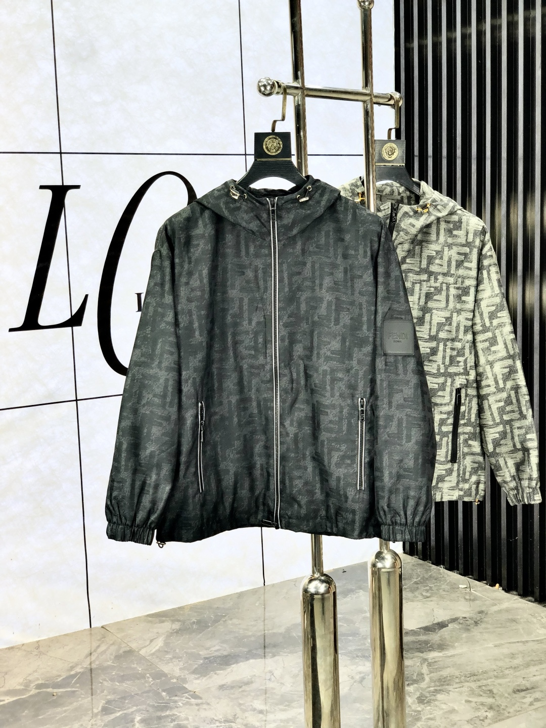 NO:518886,.Fendi. 25 autumn and winter new product is available for sale, casual and daily wear!  The upper body modifies the body, perfectly combines fashion aesthetics with the concept of new urban business and leisure, and the Italian minimalist, capable and outdoor functional style are the ultimate interpretation, both solemn and harmonious, h creates a unique styling item, with the overall outline tending to be simple, f is quite individual and elegant, detailing, enriching the overall vision. The wardrobe business and leisure is excellent and has high attendance rate!  It is hard to find!  Count m-3XL m wear 175/130, fendi, jackets & coats, jackets & coats, alexander wang19860909.芬迪.25秋冬新品发售夹克外套,休闲日常穿搭！上身修饰身形、将时装美学和新都市商务休闲概念完美融合,通体将意式的极简、干练和户外功能性风格极致诠释,亦庄亦谐,h塑造出别具一格的造型单品,整体轮廓趋于简约风格,f颇为个性且雅痞的细节处理,丰富了整体视觉.衣橱商务休闲绝佳的高出勤率！可遇而不可求！码数m-3XL m穿175/130,,fendi,jackets & coats,jackets & coats,alexander wang,Men's clothing