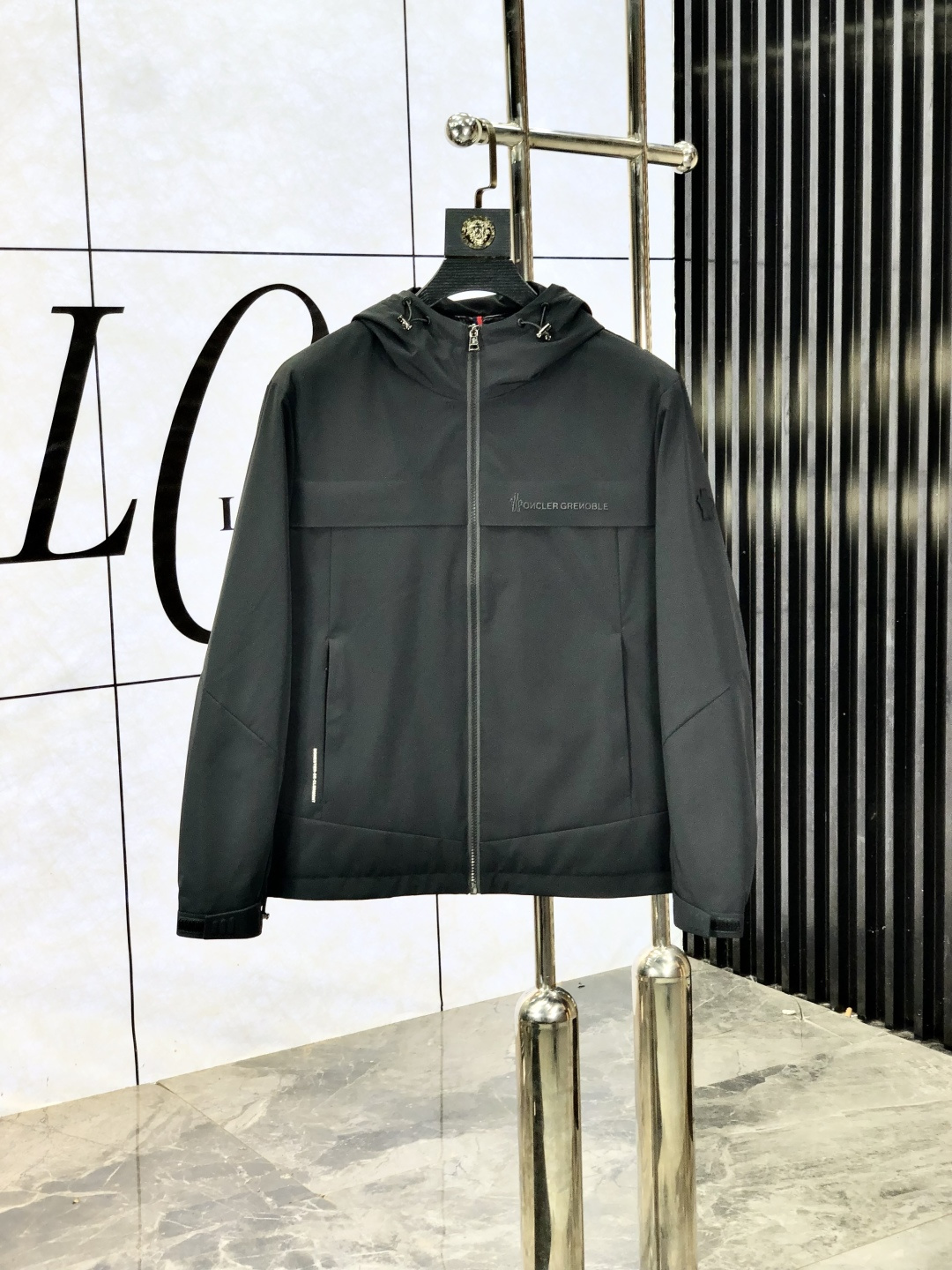 NO:518879,.The 25 autumn and winter new product is available for sale, casual and daily wear!  The upper body modifies the body, perfectly combines fashion aesthetics with the concept of new urban business and leisure, and the Italian minimalist, capable and outdoor functional style are the ultimate interpretation, both solemn and harmonious, h creates a unique styling item, with the overall outline tending to be simple, f is quite individual and elegant, detailing, enriching the overall vision. The wardrobe business and leisure is excellent and has high attendance rate!  It is hard to find!  Count m-3XL m wear 175/130, Moncler, jackets & coats, jackets & coats, alexander wang19860909.蒙口.25秋冬新品发售夹克外套,休闲日常穿搭！上身修饰身形、将时装美学和新都市商务休闲概念完美融合,通体将意式的极简、干练和户外功能性风格极致诠释,亦庄亦谐,h塑造出别具一格的造型单品,整体轮廓趋于简约风格,f颇为个性且雅痞的细节处理,丰富了整体视觉.衣橱商务休闲绝佳的高出勤率！可遇而不可求！码数m-3XL m穿175/130,,Moncler,jackets & coats,jackets & coats,alexander wang,Men's clothing