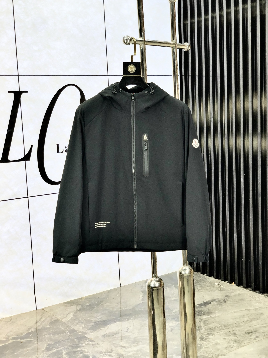 NO:518885,.The 25 autumn and winter new product is available for sale, casual and daily wear!  The upper body modifies the body, perfectly combines fashion aesthetics with the concept of new urban business and leisure, and the Italian minimalist, capable and outdoor functional style are the ultimate interpretation, both solemn and harmonious, h creates a unique styling item, with the overall outline tending to be simple, f is quite individual and elegant, detailing, enriching the overall vision. The wardrobe business and leisure is excellent and high attendance rate!  It is hard to come by!  Count m-3XL m wear 175/130, Moncler, jackets & coats, jackets & coats, alexander wang19860909.蒙口.25秋冬新品发售夹克外套,休闲日常穿搭！上身修饰身形、将时装美学和新都市商务休闲概念完美融合,通体将意式的极简、干练和户外功能性风格极致诠释,亦庄亦谐,h塑造出别具一格的造型单品,整体轮廓趋于简约风格,f颇为个性且雅痞的细节处理,丰富了整体视觉.衣橱商务休闲绝佳的高出勤率！可遇而不可求！码数m-3XL m穿175/130,,Moncler,jackets & coats,jackets & coats,alexander wang,Men's clothing