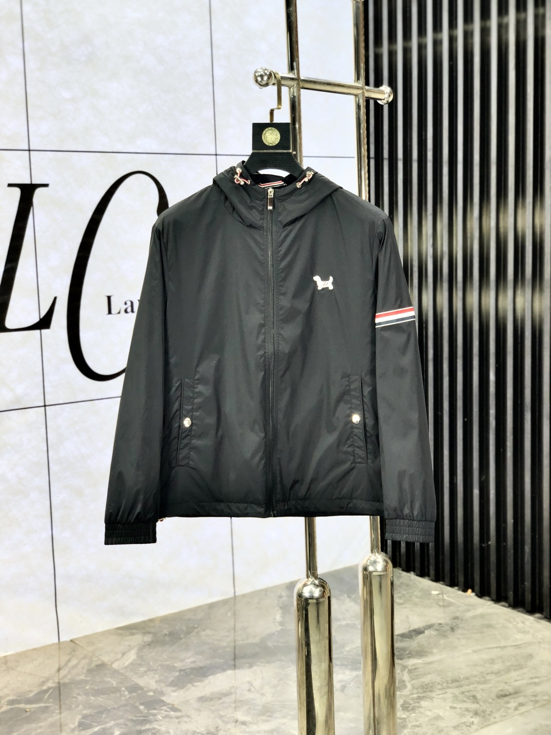 NO:518889,.TB.25 new autumn and winter products are available for sale, casual and daily wear!  The upper body modifies the body, perfectly combines fashion aesthetics with the concept of new urban business and leisure, and the Italian minimalist, capable and outdoor functional style are the ultimate interpretation, both solemn and harmonious, h creates a unique styling item, with the overall outline tending to be simple, f is quite individual and elegant, detailing, enriching the overall vision. The wardrobe business and leisure is excellent and high attendance rate!  It is hard to come by!  Count m-3XL m wear 175/130,,jackets & coats,jackets & coats,alexander wang19860909.TB.25秋冬新品发售夹克外套,休闲日常穿搭！上身修饰身形、将时装美学和新都市商务休闲概念完美融合,通体将意式的极简、干练和户外功能性风格极致诠释,亦庄亦谐,h塑造出别具一格的造型单品,整体轮廓趋于简约风格,f颇为个性且雅痞的细节处理,丰富了整体视觉.衣橱商务休闲绝佳的高出勤率！可遇而不可求！码数m-3XL m穿175/130,,jackets & coats,jackets & coats,alexander wang,Men's clothing