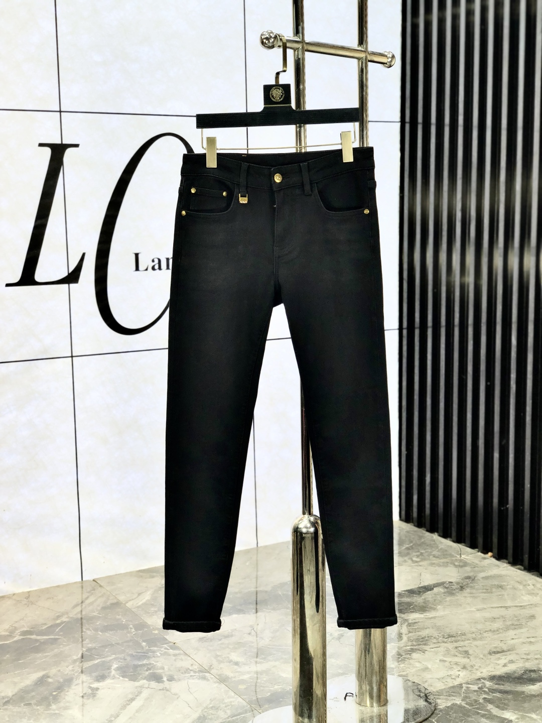 NO:572048,.Burberry. Official website counters are on sale simultaneously, 2025SS new autumn and winter men's casual jeans, original quality, counter-customized original denim fabrics, logo pattern design, 5 pants body original hardware decoration, three-dimensional clarity, realistic effect, super trendy personality, fashionable and stylish upper body!  Must-have items for trendy men in sizes 28-38, burberry, jeans, alexander wang19860909.巴宝莉.官网专柜同步发售,2025SS秋冬新品男士休闲牛仔裤,原单品质,专柜定制原版牛仔面料,logo图案设计,5裤身原版五金辅料装饰,立体清晰,效果逼真,超级潮流个性,上身时尚有型！潮男必备单品 码数28-38,,burberry,jeans,alexander wang,Men's clothing