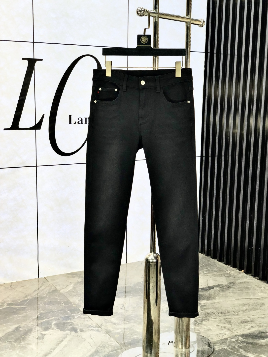 NO:572054,.Gucci. Official website counters are on sale simultaneously, 2025SS new autumn and winter men's casual jeans, original quality, counter-customized original denim fabrics, logo pattern design, 5 pants body original hardware decoration, three-dimensional clarity, realistic effect, super trendy personality, fashionable and stylish upper body!  Must-have items for trendy men in sizes 28-38, gucci, jeans, alexander wang19860909.Gucci.官网专柜同步发售,2025SS秋冬新品男士休闲牛仔裤,原单品质,专柜定制原版牛仔面料,logo图案设计,5裤身原版五金辅料装饰,立体清晰,效果逼真,超级潮流个性,上身时尚有型！潮男必备单品 码数28-38,,gucci,jeans,alexander wang,Men's clothing