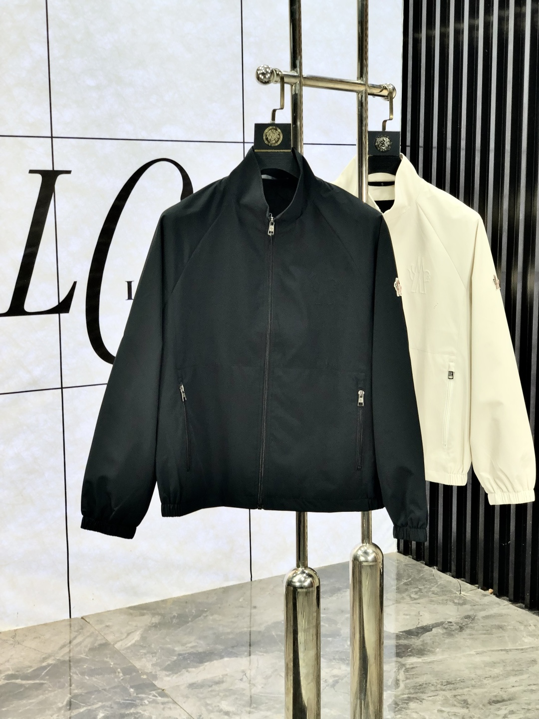 NO:682967,.Mask. 25 new autumn and winter jackets for sale, casual and daily wear!  The upper body modifies the body shape, perfectly integrating fashion aesthetics and new urban business and leisure concepts. The whole body interprets the Italian minimalist, capable and outdoor functional style to the extreme. It is both solemn and harmonious, h creates a unique styling item, and the overall outline tends to be simple style. f The rather individual and yuppie detail processing enriches the overall vision. The wardrobe is perfect for business and casual wear and has a high attendance rate!  It's something you can meet but can't ask for!  Size m-3XL m wears 175/130,,Moncler,jackets & coats,jackets & coats,19860909.蒙口.25秋冬新品发售夹克外套,休闲日常穿搭！上身修饰身形、将时装美学和新都市商务休闲概念完美融合,通体将意式的极简、干练和户外功能性风格极致诠释,亦庄亦谐,h塑造出别具一格的造型单品,整体轮廓趋于简约风格,f颇为个性且雅痞的细节处理,丰富了整体视觉.衣橱商务休闲绝佳的高出勤率！可遇而不可求！码数m-3XL m穿175/130,,Moncler,jackets & coats,jackets & coats,,Men's clothing