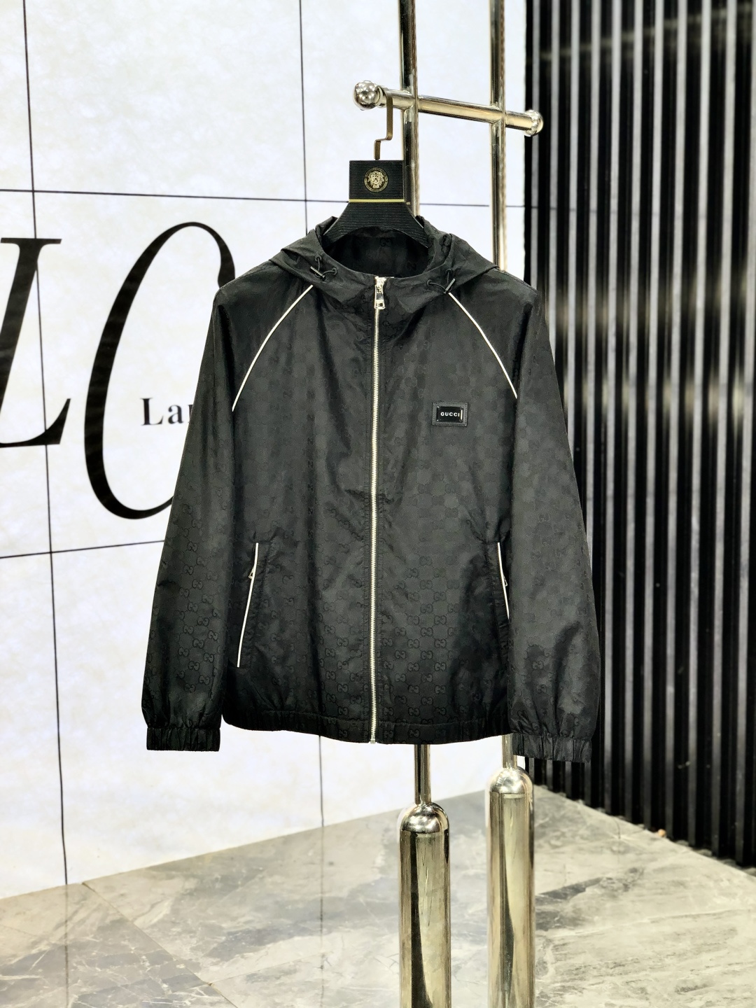 NO:682972,.Gucci.25 new autumn and winter jackets are on sale for casual daily wear!  The upper body modifies the body shape, perfectly integrating fashion aesthetics and new urban business and leisure concepts. The whole body interprets the Italian minimalist, capable and outdoor functional style to the extreme. It is both solemn and harmonious, h creates a unique styling item, and the overall outline tends to be simple style. f The rather individual and yuppie detail processing enriches the overall vision. The wardrobe is perfect for business and casual wear and has a high attendance rate!  It's something you can meet but can't ask for!  Size m-3XL m wears 175/130,,gucci,jackets & coats,jackets & coats,19860909.Gucci.25秋冬新品发售夹克外套,休闲日常穿搭！上身修饰身形、将时装美学和新都市商务休闲概念完美融合,通体将意式的极简、干练和户外功能性风格极致诠释,亦庄亦谐,h塑造出别具一格的造型单品,整体轮廓趋于简约风格,f颇为个性且雅痞的细节处理,丰富了整体视觉.衣橱商务休闲绝佳的高出勤率！可遇而不可求！码数m-3XL m穿175/130,,gucci,jackets & coats,jackets & coats,,Men's clothing