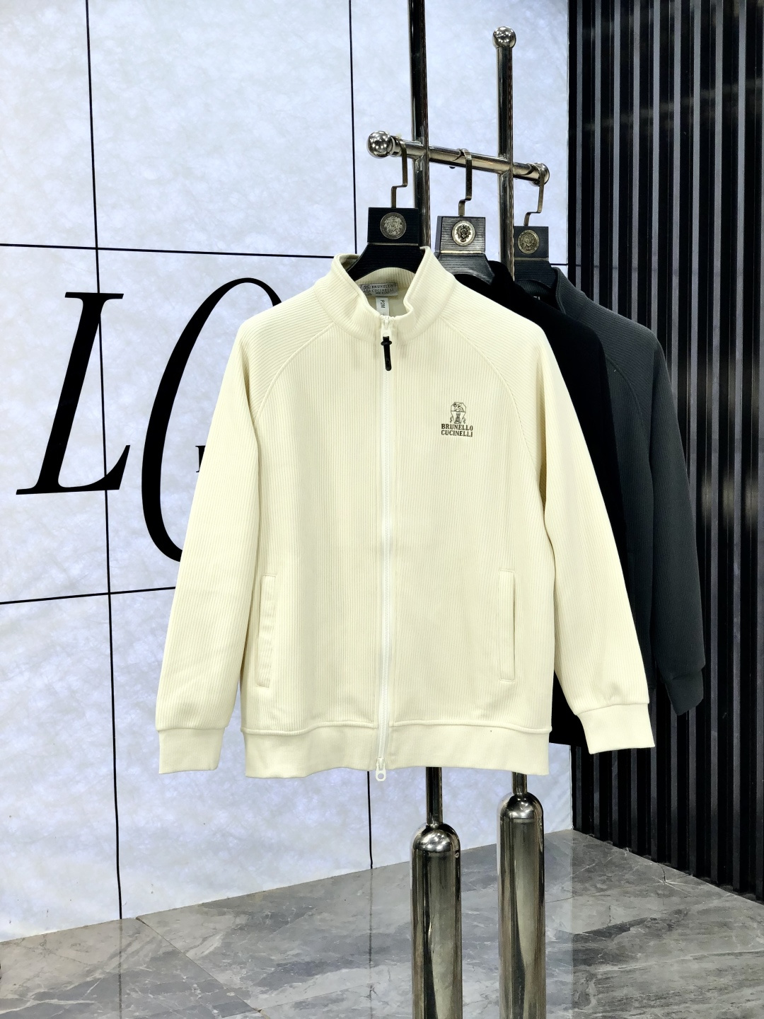 NO:550161,.BC.2025 autumn and winter new letter logo knitted cotton sweatshirt jacket. High-quality channels!  Urban series products, created with full luxury letter logo elements, b, the best style that is a must-have for high-end temperament, g, a single item with a very tone and charm!  Original custom imported double-sided water-soluble cotton fabric, comfortable to touch, embroidered letter design effect is quite exquisite, fashionable, classic and versatile!  Size M—XXXL.m wears 175/130 catties, hoodie, sweatshirts, jackets & coats, alexander wang19860909.BC.2025秋冬新款字母logo针织棉卫衣外套.渠道精品！都市系列产物,奢华程度满分的字母logo元素打造,b高端气质型必入的极品款式,g一款极具腔调感与魅力的单品！ 原版定制进口双面水溶棉面料,手感舒适,刺绣字母设计效果相当精致,时尚经典百搭！ 尺码M—XXXL.m穿175/130斤,,hoodie,sweatshirts,jackets & coats,alexander wang,Men's clothing