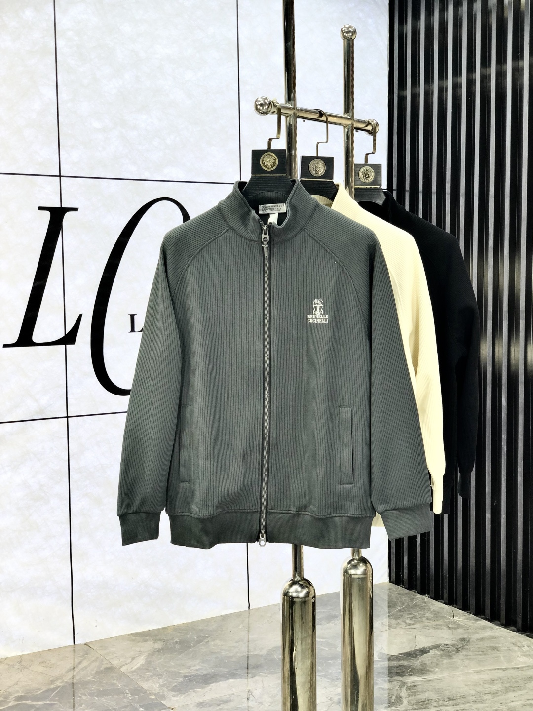 NO:550163,.Bc.2025 autumn and winter new letter logo knitted cotton sweatshirt jacket. High-quality channels!  Urban series products, created with full luxury letter logo elements, b, the best style that is a must-have for high-end temperament, g, a single item with a very tone and charm!  Original custom imported double-sided water-soluble cotton fabric, comfortable to touch, embroidered letter design effect is quite exquisite, fashionable, classic and versatile!  Size M—XXXL.m wears 175/130 catties, hoodie, sweatshirts, jackets & coats, alexander wang19860909.Bc.2025秋冬新款字母logo针织棉卫衣外套.渠道精品！都市系列产物,奢华程度满分的字母logo元素打造,b高端气质型必入的极品款式,g一款极具腔调感与魅力的单品！ 原版定制进口双面水溶棉面料,手感舒适,刺绣字母设计效果相当精致,时尚经典百搭！ 尺码M—XXXL.m穿175/130斤,,hoodie,sweatshirts,jackets & coats,alexander wang,Men's clothing