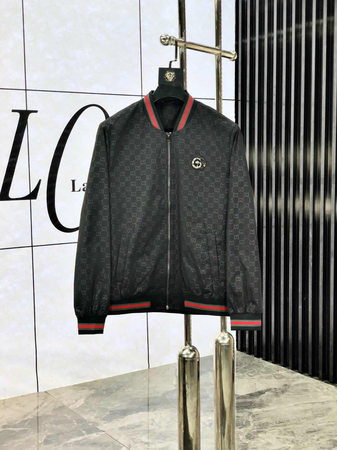 NO:531079,.Gucci.25 new autumn and winter products are available for sale, casual and daily wear!  The upper body modifies the body, perfectly combines fashion aesthetics with the concept of new urban business and leisure, and the Italian minimalist, capable and outdoor functional styles are interpreted in the ultimate form, both solemn and harmonious, creating a unique styling item. The overall outline tends to be simple, and the 1f is quite personalized and elegant, enriching the overall vision. The wardrobe business and leisure is excellent and has high attendance rate!  It is hard to come by!  Count m-3XL m wear 175/130, gucci, jackets & coats, jackets & coats, alexander wang19860909.Gucci.25秋冬新品发售夹克外套,休闲日常穿搭！上身修饰身形、将时装美学和新都市商务休闲概念完美融合,通体将意式的极简、干练和户外功能性风格极致诠释,亦庄亦谐,塑造出别具一格的造型单品,整体轮廓趋于简约风格,1f颇为个性且雅痞的细节处理,丰富了整体视觉.衣橱商务休闲绝佳的高出勤率！可遇而不可求！码数m-3XL m穿175/130,,gucci,jackets & coats,jackets & coats,alexander wang,Men's clothing