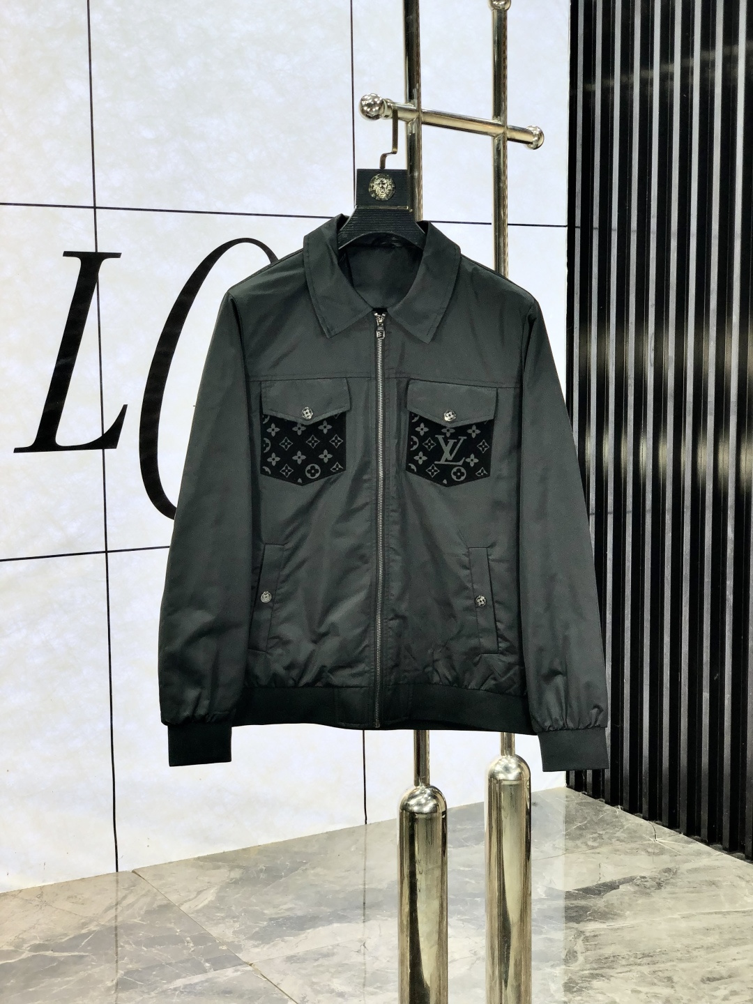 NO:531084,.Lv.25 new autumn and winter products are available for sale, casual and daily wear!  The upper body modifies the body, perfectly combines fashion aesthetics with the concept of new urban business and leisure, and the Italian minimalist, capable and outdoor functional styles are interpreted in the ultimate form, both solemn and harmonious, creating a unique styling item. The overall outline tends to be simple, and the 1f is quite personalized and elegant, enriching the overall vision. The wardrobe business and leisure is excellent and has high attendance rate!  It is hard to come by!  Count m-3XL m wear 175/130, louis vuitton, jackets & coats, jackets & coats, alexander wang19860909.Lv.25秋冬新品发售夹克外套,休闲日常穿搭！上身修饰身形、将时装美学和新都市商务休闲概念完美融合,通体将意式的极简、干练和户外功能性风格极致诠释,亦庄亦谐,塑造出别具一格的造型单品,整体轮廓趋于简约风格,1f颇为个性且雅痞的细节处理,丰富了整体视觉.衣橱商务休闲绝佳的高出勤率！可遇而不可求！码数m-3XL m穿175/130,,louis vuitton,jackets & coats,jackets & coats,alexander wang,Men's clothing