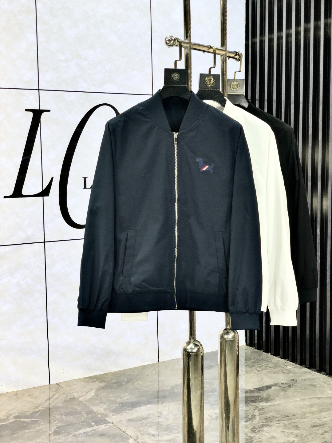 NO:531094,.TB.25 new autumn and winter products are available for sale, casual and daily wear!  The upper body modifies the body, perfectly combines fashion aesthetics with the concept of new urban business and leisure, and the Italian minimalist, capable and outdoor functional styles are interpreted in the ultimate form, both solemn and harmonious, creating a unique styling item. The overall outline tends to be simple, and the 1f is quite personalized and elegant, enriching the overall vision. The wardrobe business and leisure is excellent and has high attendance rate!  It is hard to come by!  Count m-3XL m wear 175/130,,jackets & coats,jackets & coats,alexander wang19860909.TB.25秋冬新品发售夹克外套,休闲日常穿搭！上身修饰身形、将时装美学和新都市商务休闲概念完美融合,通体将意式的极简、干练和户外功能性风格极致诠释,亦庄亦谐,塑造出别具一格的造型单品,整体轮廓趋于简约风格,1f颇为个性且雅痞的细节处理,丰富了整体视觉.衣橱商务休闲绝佳的高出勤率！可遇而不可求！码数m-3XL m穿175/130,,jackets & coats,jackets & coats,alexander wang,Men's clothing