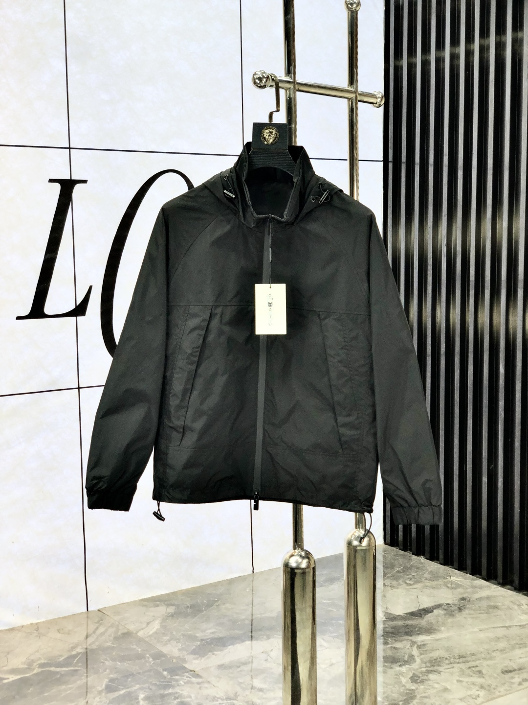 NO:523548,.Burberry. 25 autumn and winter new product is available for sale, casual and daily wear!  The upper body modifies the body, perfectly combines fashion aesthetics with the concept of new urban business and leisure, and the Italian minimalist, capable and outdoor functional styles are interpreted in the ultimate form, both solemn and harmonious, creating a unique styling item. The overall outline tends to be simple, with a rather unique and elegant detail treatment, enriching the overall vision. 1f wardrobe business and leisure is excellent and high attendance rate!  It is hard to find!  Count m-3XL m wear 175/130, burberry, jackets & coats, jackets & coats, alexander wang19860909.巴宝莉.25秋冬新品发售夹克外套,休闲日常穿搭！上身修饰身形、将时装美学和新都市商务休闲概念完美融合,通体将意式的极简、干练和户外功能性风格极致诠释,亦庄亦谐,塑造出别具一格的造型单品,整体轮廓趋于简约风格,颇为个性且雅痞的细节处理,丰富了整体视觉.1f衣橱商务休闲绝佳的高出勤率！可遇而不可求！码数m-3XL m穿175/130,,burberry,jackets & coats,jackets & coats,alexander wang,Men's clothing