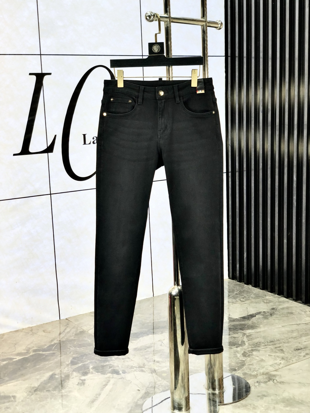 NO:525627,Burberry. The official counter of the autumn and winter new autumn and winter is released simultaneously. The 2025SS autumn and winter new men's casual jeans, original single quality, customized original denim fabric for counter, logo pattern design, original hardware and accessories for b trousers body, three-dimensional and clear, c super trendy and personalized, fashionable and stylish on the upper body!  Trendy men's must-have items, 28-38, burberry, jeans, alexander wang19860909巴宝莉.秋冬新款官网专柜同步发售,2025SS秋冬新品男士休闲牛仔裤,原单品质,专柜定制原版牛仔面料,logo图案设计,b裤身原版五金辅料装饰,立体清晰,c超级潮流个性,上身时尚有型！潮男必备单品 码数28-38,,burberry,jeans,alexander wang,Men's clothing