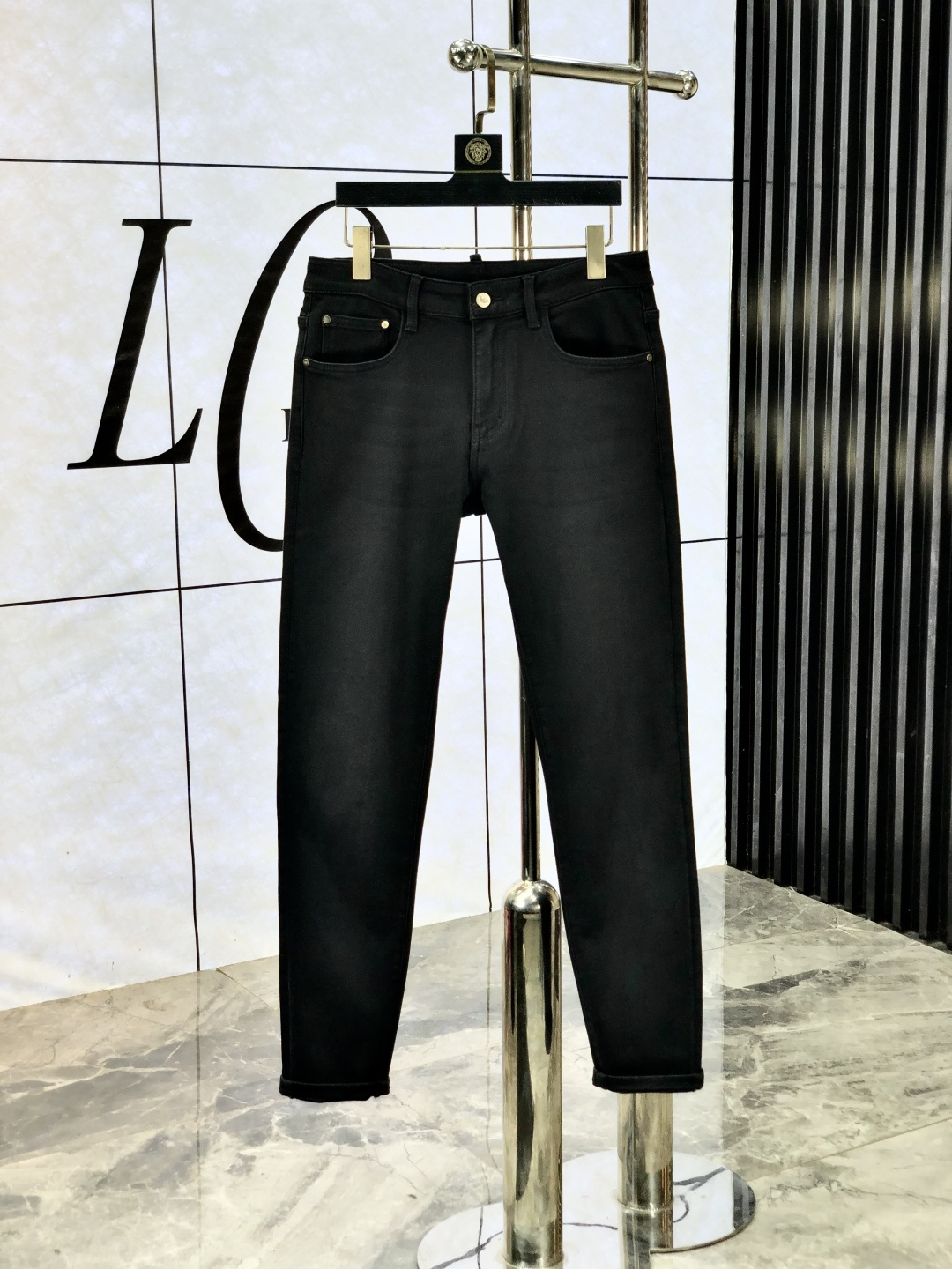 NO:525630,Armani. The official counter of the autumn and winter new autumn and winter is released simultaneously. The 2025SS autumn and winter new men's casual jeans, original single quality, customized original denim fabric for counter, logo pattern design, original hardware and accessories for b trousers body, three-dimensional and clear, c super trendy and personalized, fashionable and stylish on the upper body!  Trendy men's must-have items, number 28-38,,armani,jeans,alexander wang19860909阿玛尼.秋冬新款官网专柜同步发售,2025SS秋冬新品男士休闲牛仔裤,原单品质,专柜定制原版牛仔面料,logo图案设计,b裤身原版五金辅料装饰,立体清晰,c超级潮流个性,上身时尚有型！潮男必备单品 码数28-38,,armani,jeans,alexander wang,Men's clothing