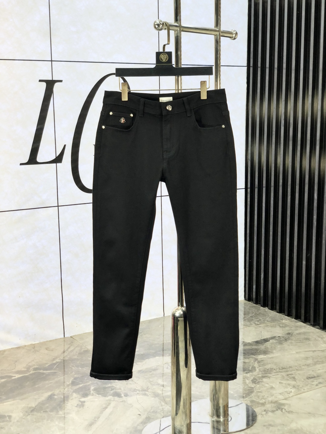 NO:525642,The official counter of the hood. The new autumn and winter style of the official website will be released simultaneously. The 2025SS autumn and winter new men's casual jeans, original single quality, customized original denim fabric for the counter, logo pattern design, original hardware and accessories for the b trouser body, three-dimensional and clear, c super trendy and personalized, fashionable and stylish on the upper body!  Must-have items for trendy men, 28-38, Moncler, jeans, alexander wang19860909蒙口.秋冬新款官网专柜同步发售,2025SS秋冬新品男士休闲牛仔裤,原单品质,专柜定制原版牛仔面料,logo图案设计,b裤身原版五金辅料装饰,立体清晰,c超级潮流个性,上身时尚有型！潮男必备单品 码数28-38,,Moncler,jeans,alexander wang,Men's clothing