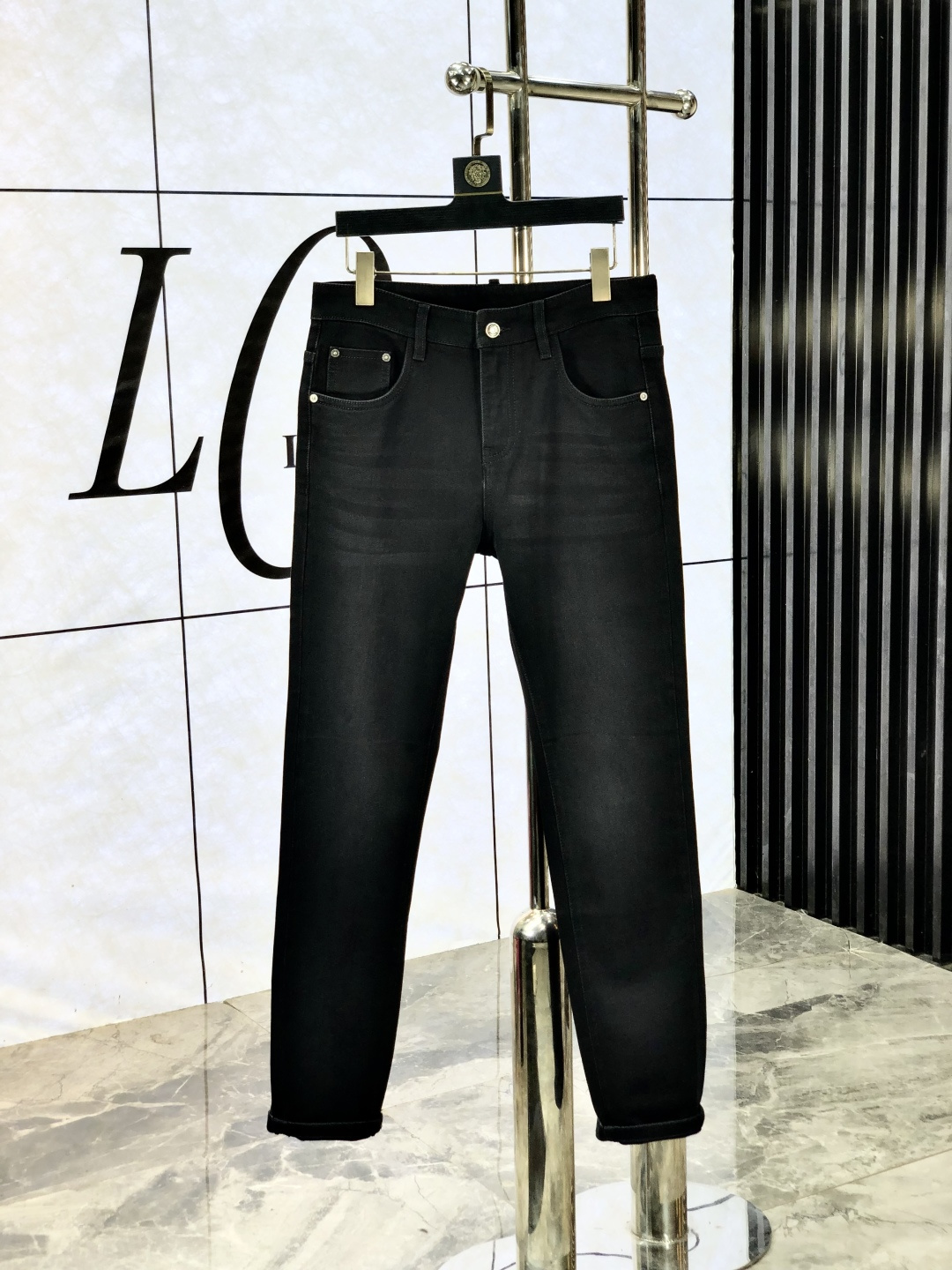 NO:525644,Prada. The official counter of the autumn and winter new autumn and winter is released simultaneously. The 2025SS autumn and winter new men's casual jeans, original single quality, customized original denim fabric for counter, logo pattern design, original hardware and accessories for b trousers body, three-dimensional and clear, c super trendy and personalized, fashionable and stylish on the upper body!  Trendy men's must-have items, number 28-38, prada, jeans, alexander wang19860909普拉达.秋冬新款官网专柜同步发售,2025SS秋冬新品男士休闲牛仔裤,原单品质,专柜定制原版牛仔面料,logo图案设计,b裤身原版五金辅料装饰,立体清晰,c超级潮流个性,上身时尚有型！潮男必备单品 码数28-38,,prada,jeans,alexander wang,Men's clothing