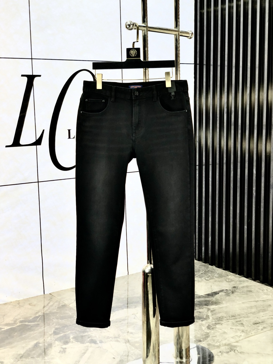 NO:526785,Lv. The official counter of the official website of the autumn and winter is released simultaneously. The 2025SS autumn and winter new products of men's casual jeans, original single quality, customized original denim fabric for counters, logo pattern design, original hardware and accessories for b trousers, three-dimensional and clear, c super trendy and personalized, fashionable and stylish on the upper body!  Trendy men's must-have items 28-38, louis vuitton, jeans, alexander wang19860909Lv.秋冬新款官网专柜同步发售,2025SS秋冬新品男士休闲牛仔裤,原单品质,专柜定制原版牛仔面料,logo图案设计,b裤身原版五金辅料装饰,立体清晰,c超级潮流个性,上身时尚有型！潮男必备单品 码数28-38,,louis vuitton,jeans,alexander wang,Men's clothing