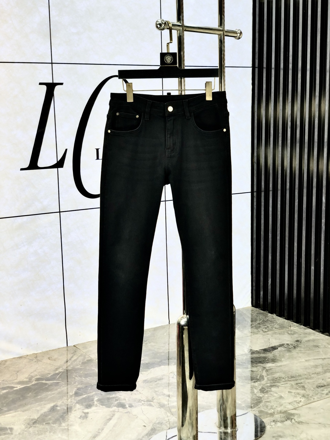 NO:526787,Armani. The official counter of the autumn and winter new autumn and winter is released simultaneously. The 2025SS autumn and winter new men's casual jeans, original single quality, customized original denim fabric for counter, logo pattern design, original hardware and accessories for b trousers body, three-dimensional and clear, c super trendy and personalized, fashionable and stylish on the upper body!  Trendy men's must-have items, number 28-38,,armani,jeans,alexander wang19860909阿玛尼.秋冬新款官网专柜同步发售,2025SS秋冬新品男士休闲牛仔裤,原单品质,专柜定制原版牛仔面料,logo图案设计,b裤身原版五金辅料装饰,立体清晰,c超级潮流个性,上身时尚有型！潮男必备单品 码数28-38,,armani,jeans,alexander wang,Men's clothing